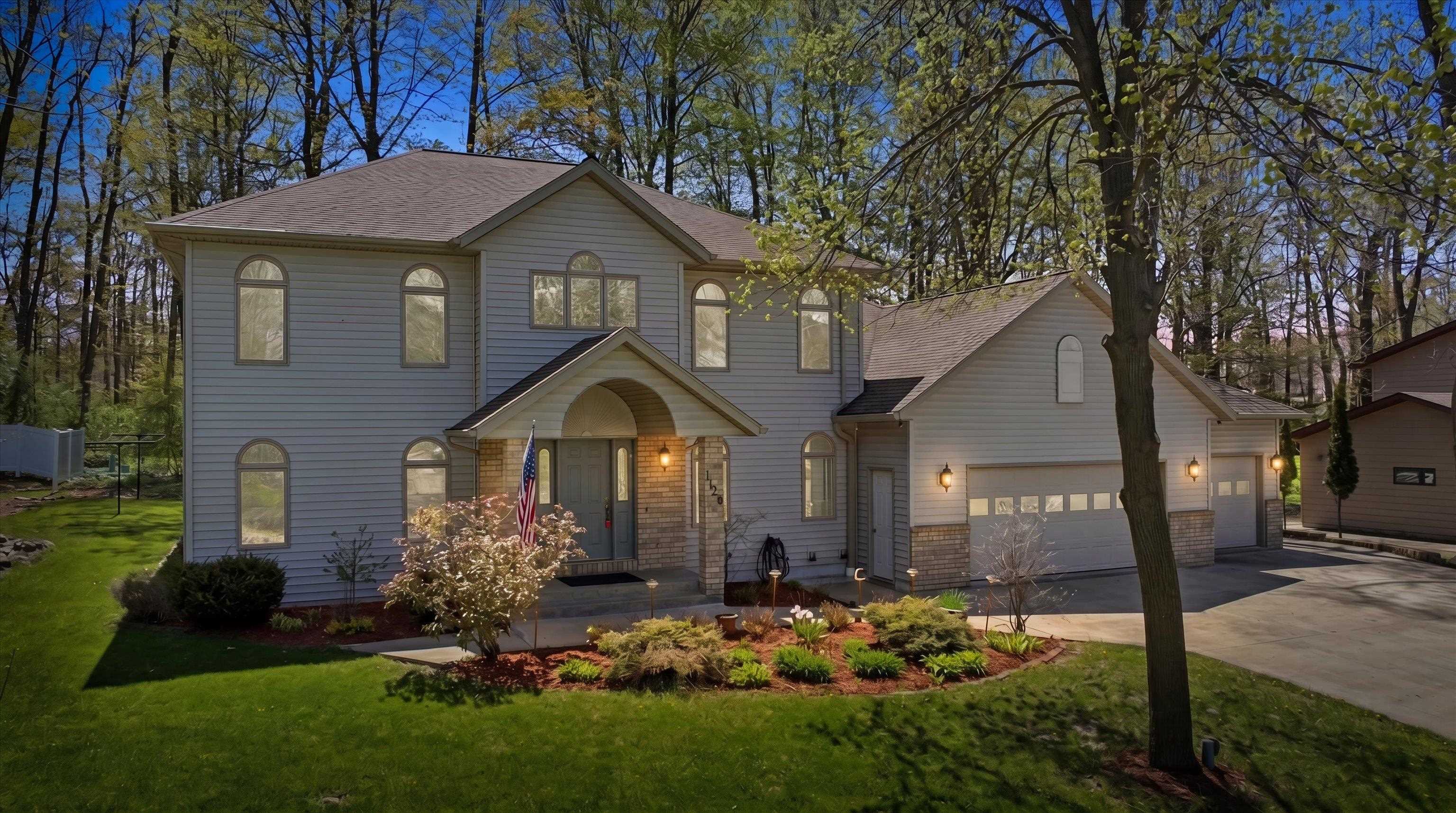 1126 W IVES STREET, Marshfield, Wisconsin 54449, 6 Bedrooms Bedrooms, ,4 BathroomsBathrooms,Residential,For Sale,1126 W IVES STREET,22602100