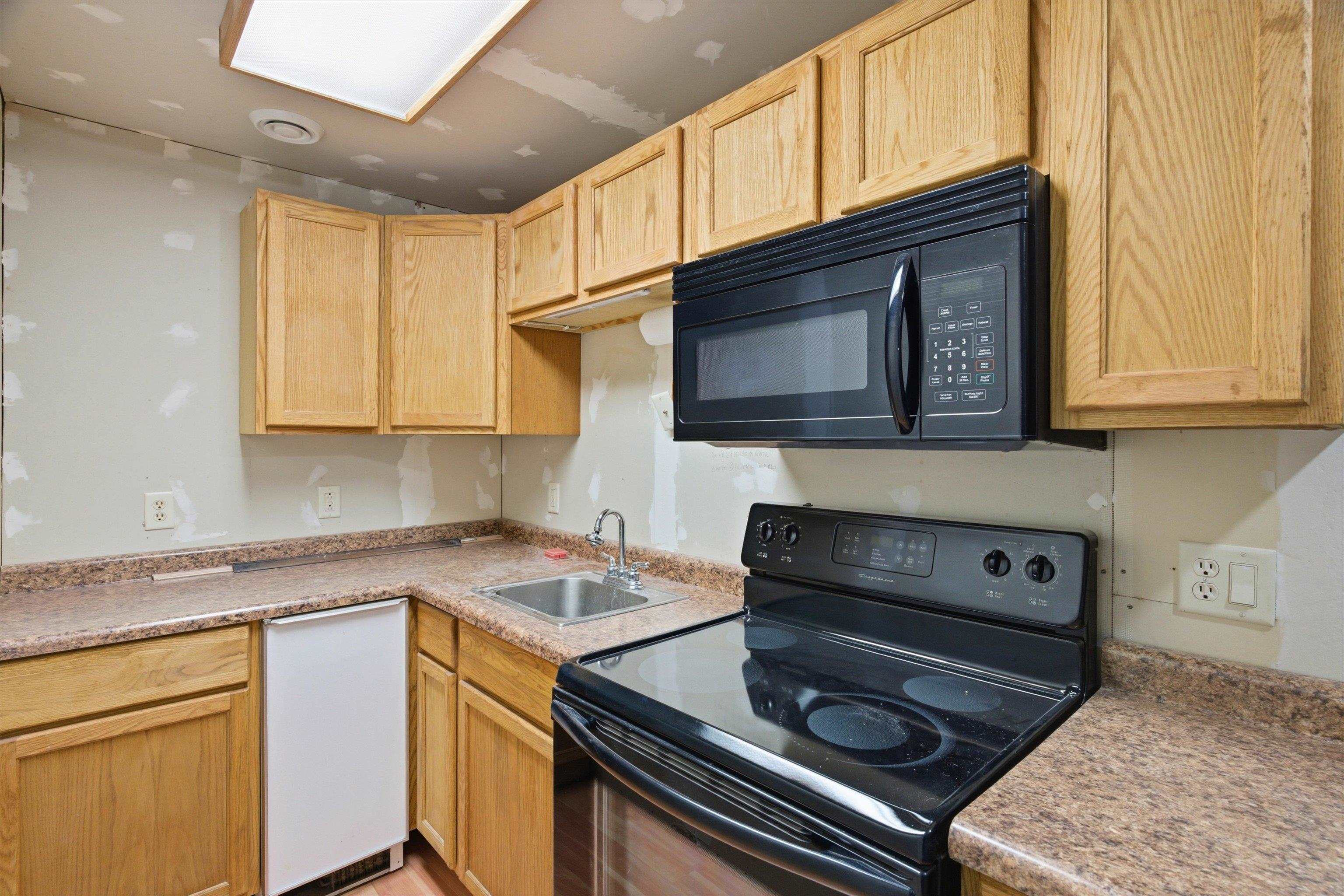 1126 W IVES STREET, Marshfield, Wisconsin 54449, 6 Bedrooms Bedrooms, ,4 BathroomsBathrooms,Residential,For Sale,1126 W IVES STREET,22602100