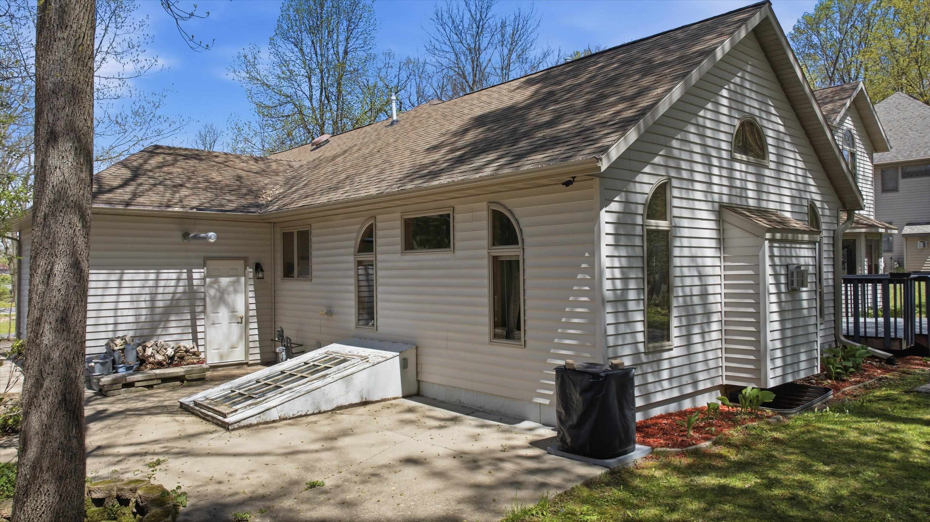 1126 W IVES STREET, Marshfield, Wisconsin 54449, 6 Bedrooms Bedrooms, ,4 BathroomsBathrooms,Residential,For Sale,1126 W IVES STREET,22602100