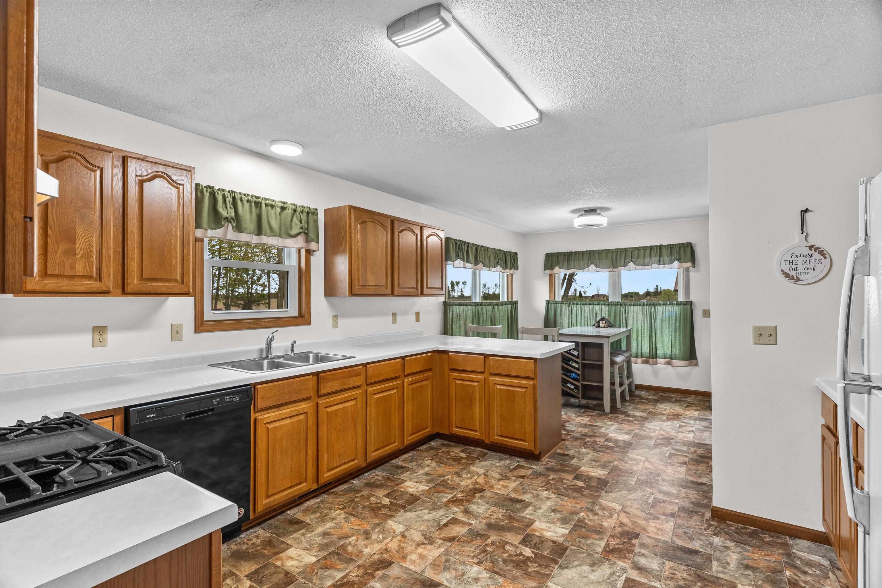 9816 LINCOLN AVENUE, Marshfield, Wisconsin 54449, 3 Bedrooms Bedrooms, ,2 BathroomsBathrooms,Residential,For Sale,9816 LINCOLN AVENUE,22602118