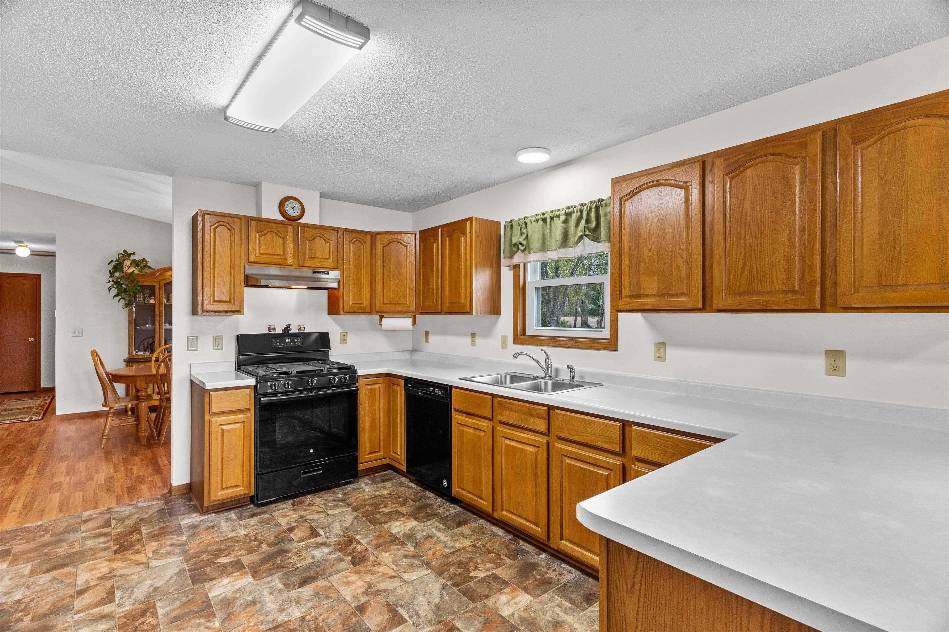 9816 LINCOLN AVENUE, Marshfield, Wisconsin 54449, 3 Bedrooms Bedrooms, ,2 BathroomsBathrooms,Residential,For Sale,9816 LINCOLN AVENUE,22602118