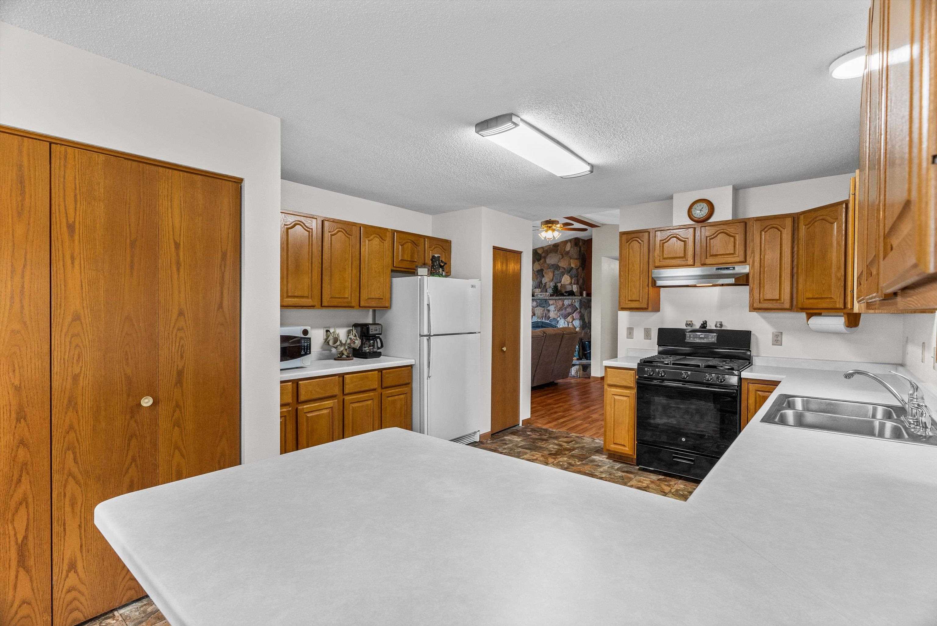 9816 LINCOLN AVENUE, Marshfield, Wisconsin 54449, 3 Bedrooms Bedrooms, ,2 BathroomsBathrooms,Residential,For Sale,9816 LINCOLN AVENUE,22602118