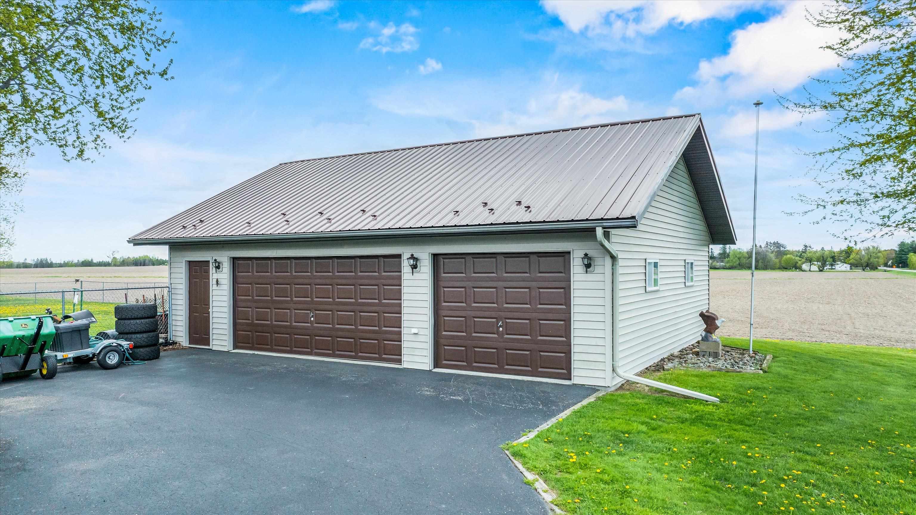 9816 LINCOLN AVENUE, Marshfield, Wisconsin 54449, 3 Bedrooms Bedrooms, ,2 BathroomsBathrooms,Residential,For Sale,9816 LINCOLN AVENUE,22602118