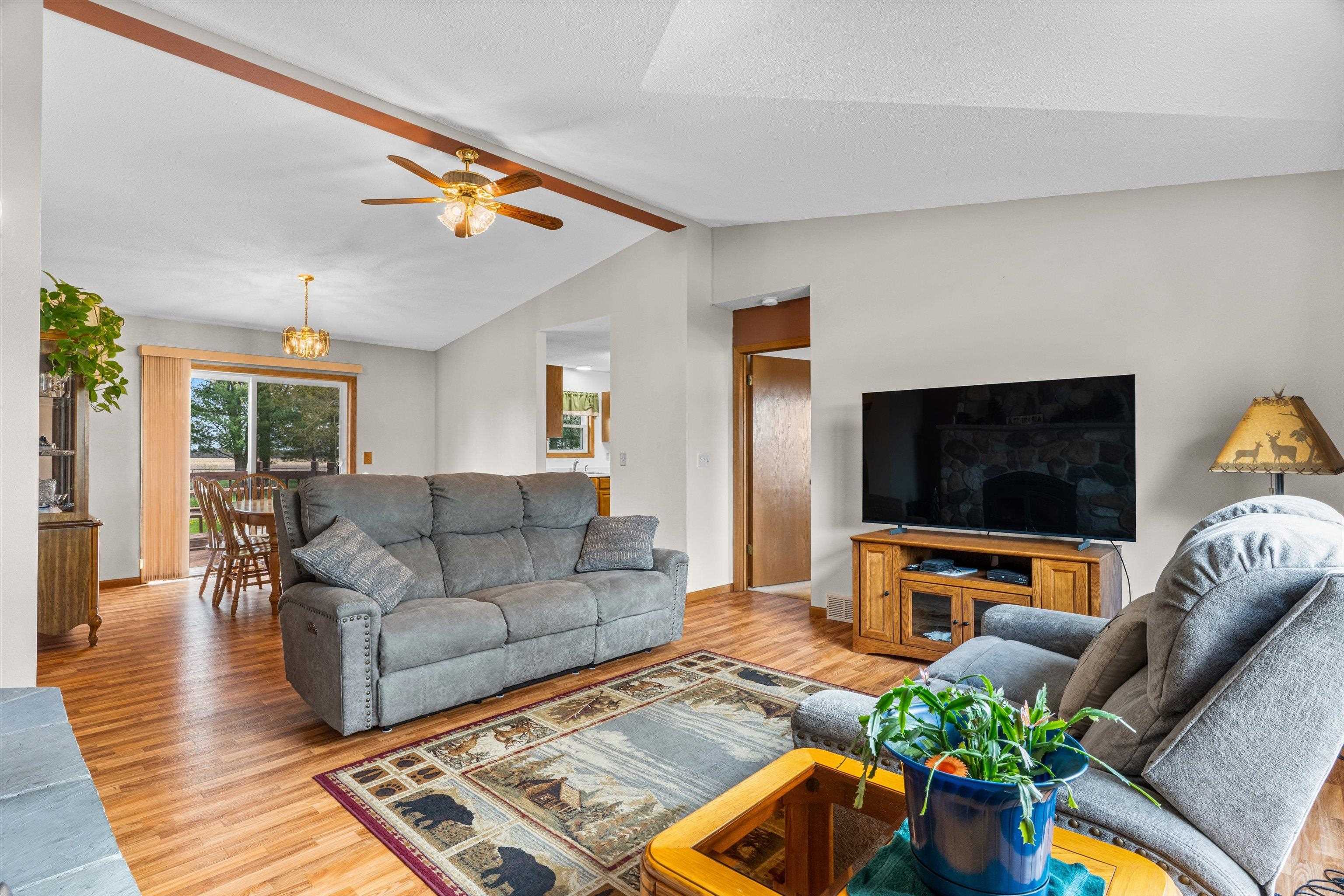9816 LINCOLN AVENUE, Marshfield, Wisconsin 54449, 3 Bedrooms Bedrooms, ,2 BathroomsBathrooms,Residential,For Sale,9816 LINCOLN AVENUE,22602118