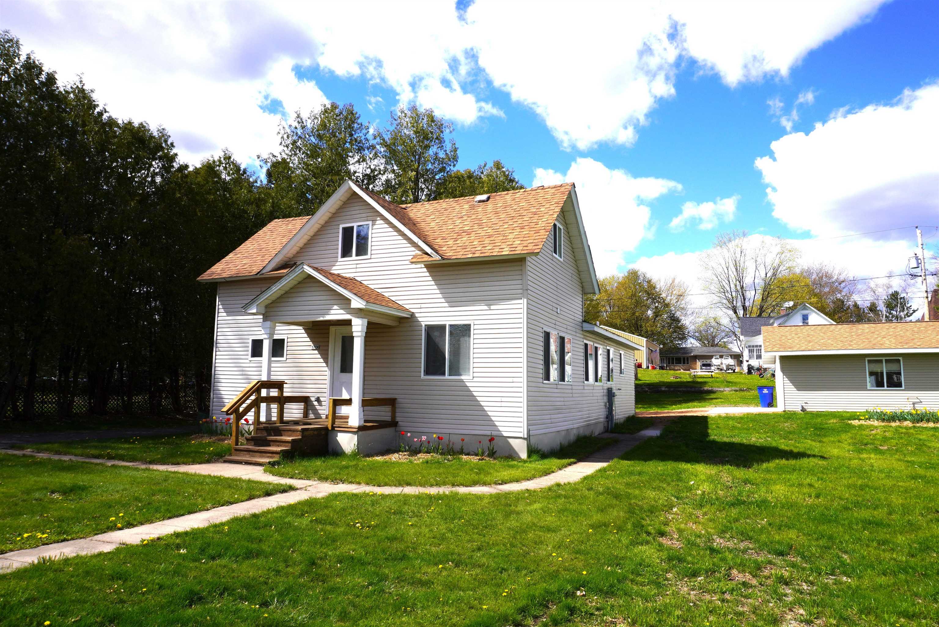 1706 E 7TH STREET, Merrill, Wisconsin 54452, 3 Bedrooms Bedrooms, ,2 BathroomsBathrooms,Residential,For Sale,1706 E 7TH STREET,22602123