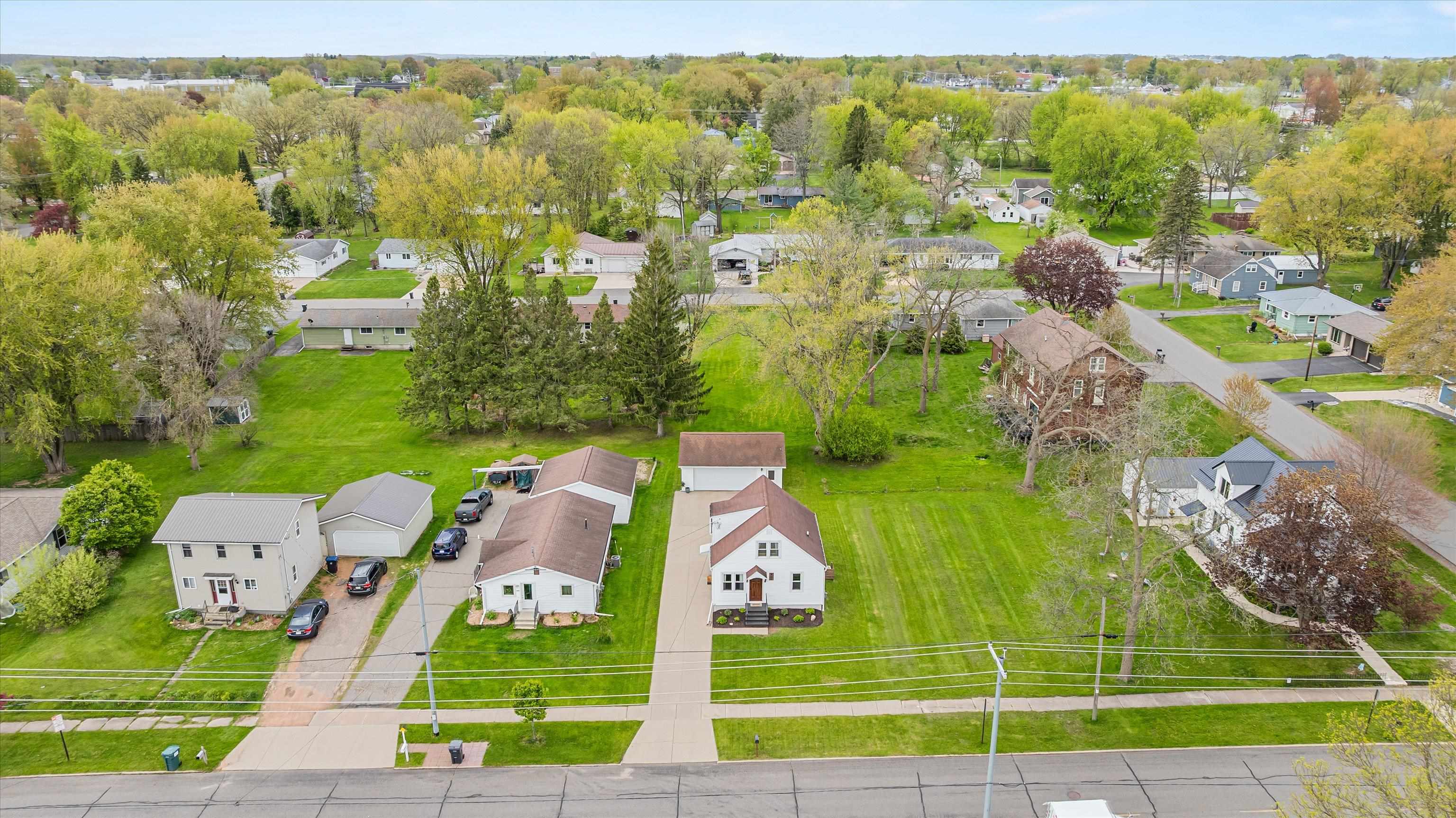 806 E DOEGE STREET, Marshfield, Wisconsin 54449, 3 Bedrooms Bedrooms, ,1 BathroomBathrooms,Residential,For Sale,806 E DOEGE STREET,22602125