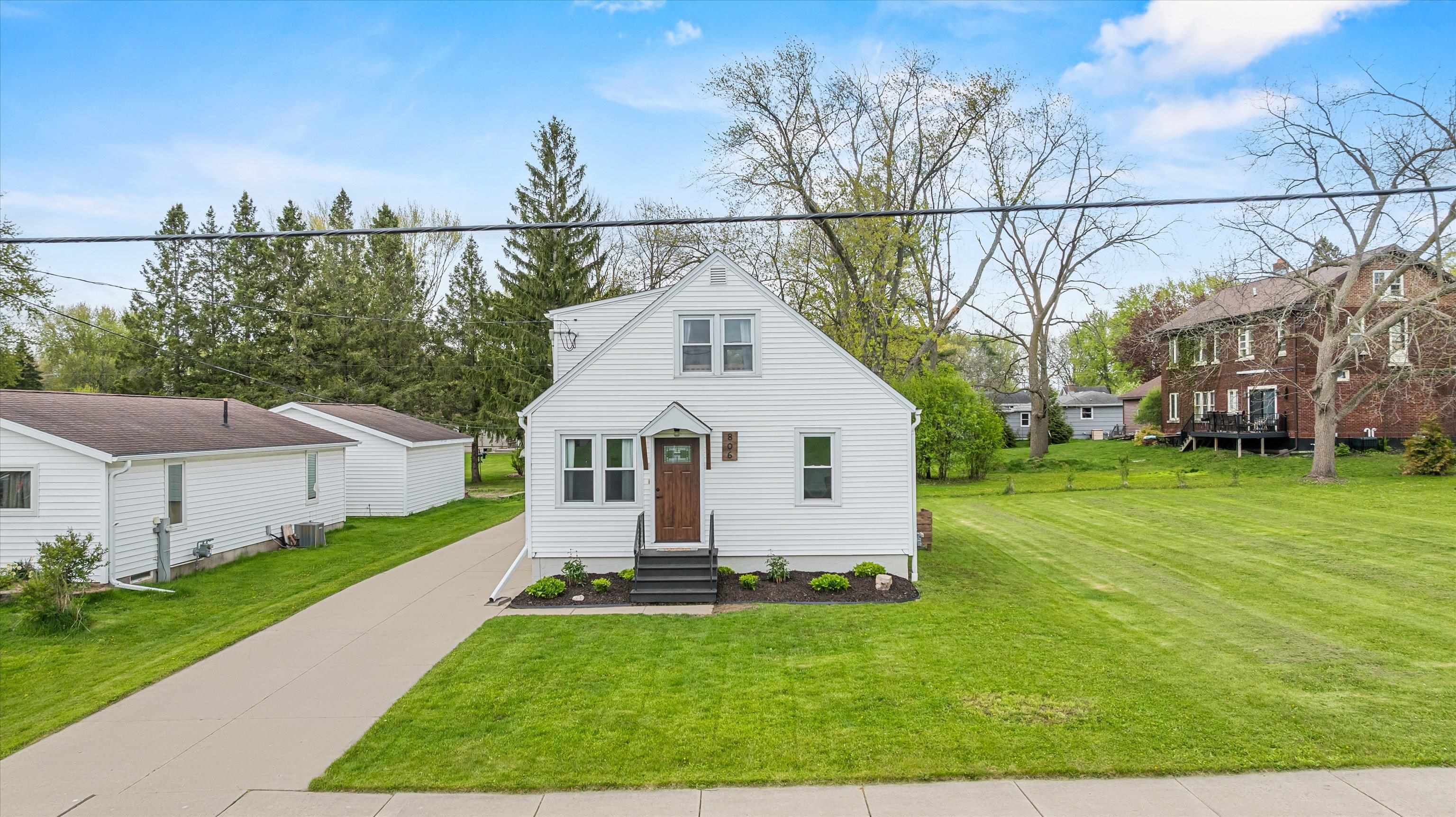 806 E DOEGE STREET, Marshfield, Wisconsin 54449, 3 Bedrooms Bedrooms, ,1 BathroomBathrooms,Residential,For Sale,806 E DOEGE STREET,22602125