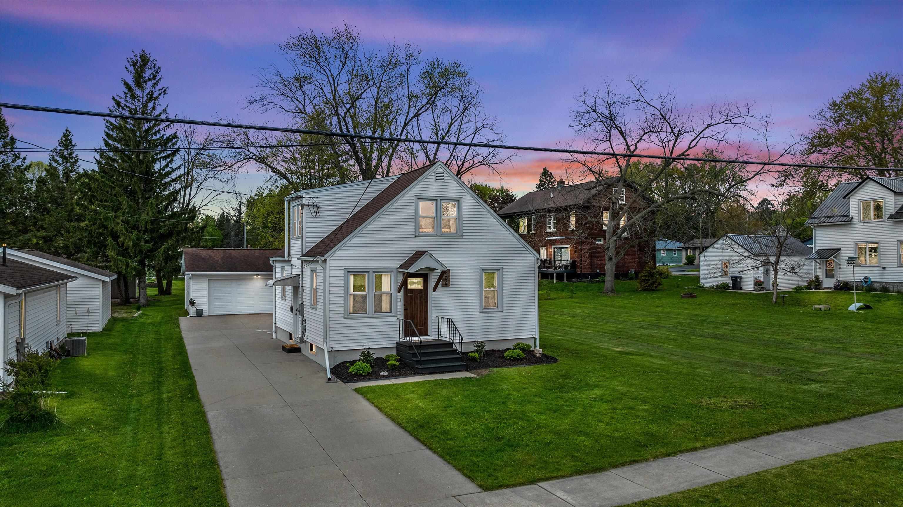 806 E DOEGE STREET, Marshfield, Wisconsin 54449, 3 Bedrooms Bedrooms, ,1 BathroomBathrooms,Residential,For Sale,806 E DOEGE STREET,22602125