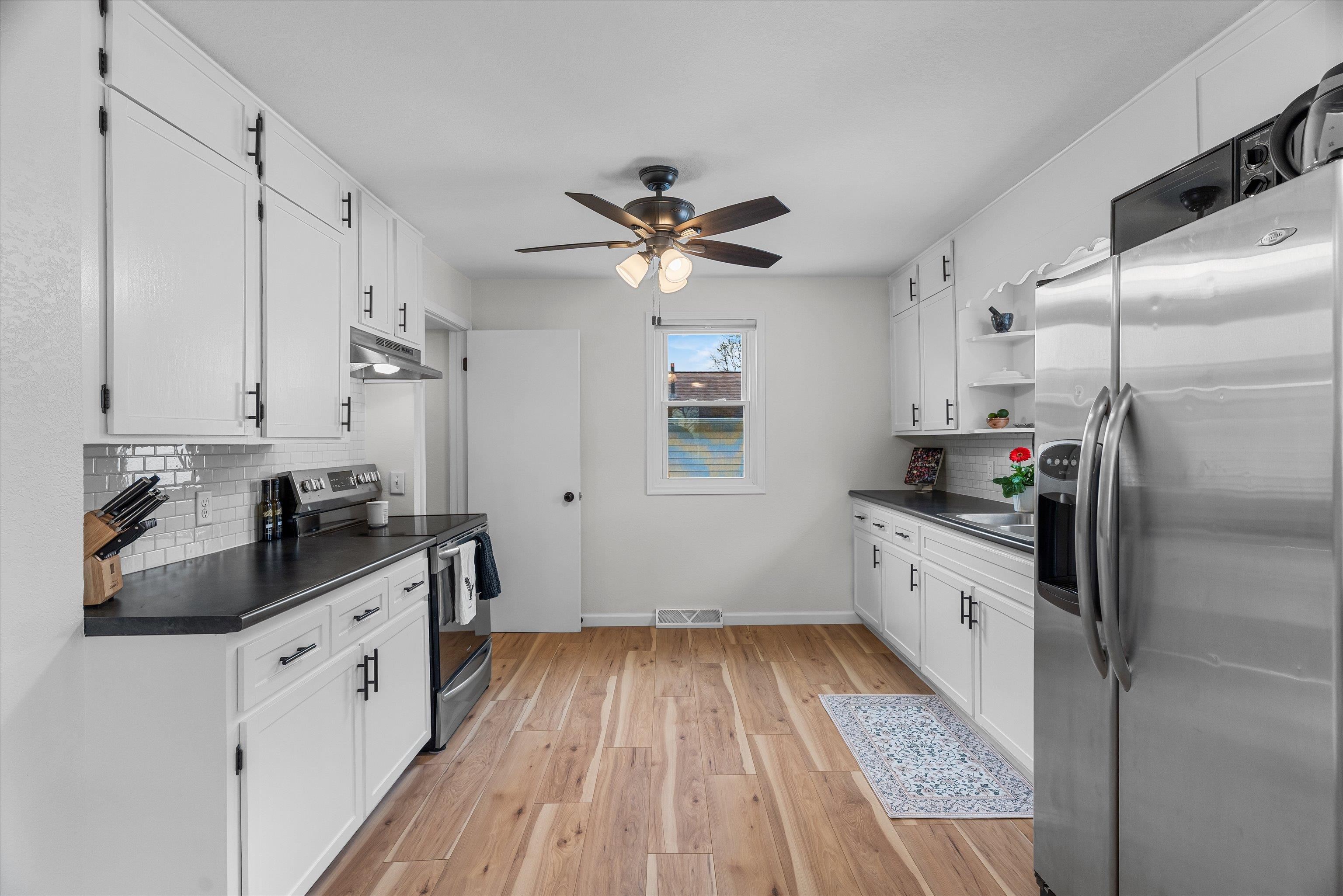 806 E DOEGE STREET, Marshfield, Wisconsin 54449, 3 Bedrooms Bedrooms, ,1 BathroomBathrooms,Residential,For Sale,806 E DOEGE STREET,22602125