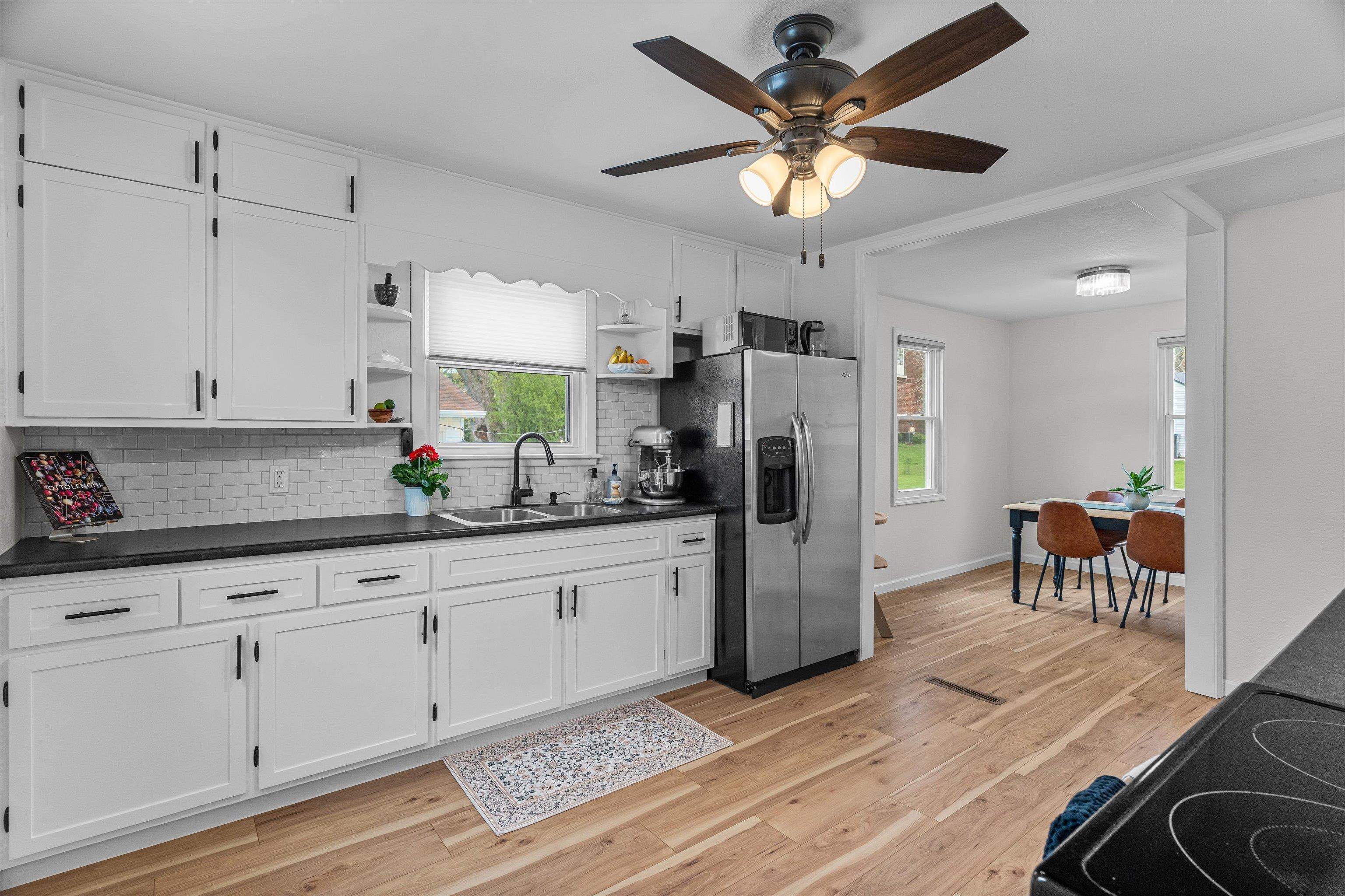 806 E DOEGE STREET, Marshfield, Wisconsin 54449, 3 Bedrooms Bedrooms, ,1 BathroomBathrooms,Residential,For Sale,806 E DOEGE STREET,22602125