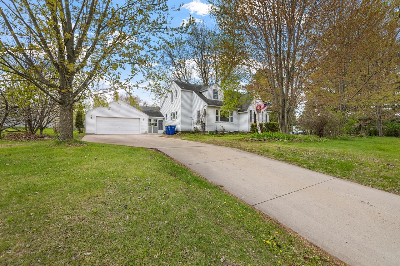 1105 E 9TH STREET, Merrill, Wisconsin 54452, 6 Bedrooms Bedrooms, ,2 BathroomsBathrooms,Residential,For Sale,1105 E 9TH STREET,22602128