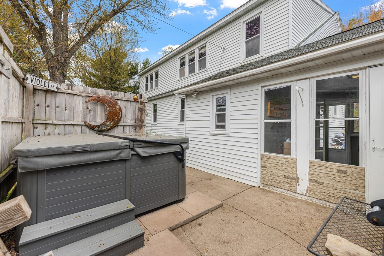1105 E 9TH STREET, Merrill, Wisconsin 54452, 6 Bedrooms Bedrooms, ,2 BathroomsBathrooms,Residential,For Sale,1105 E 9TH STREET,22602128