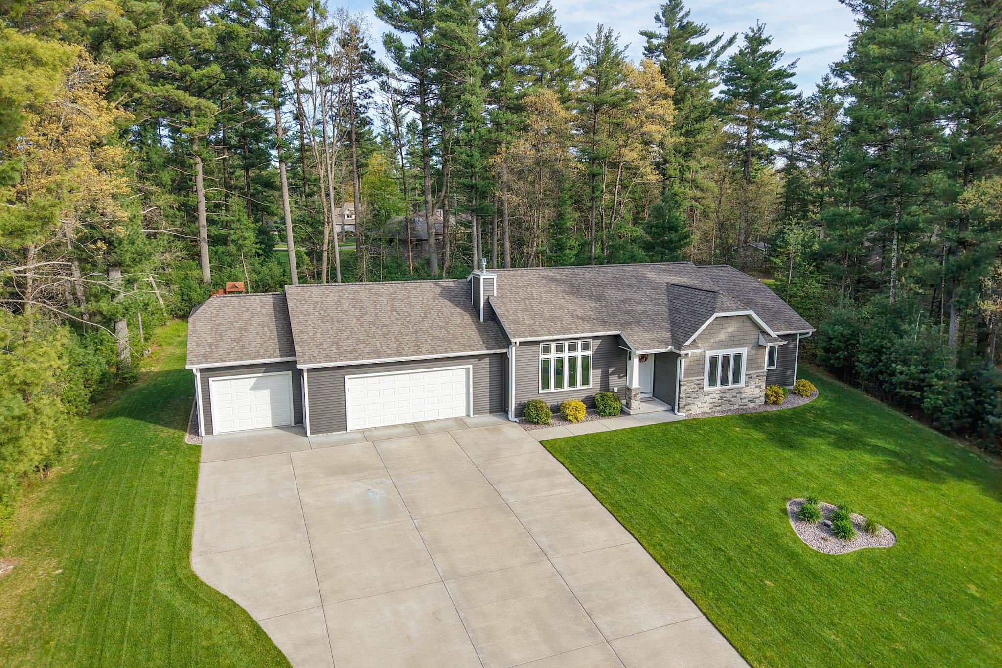 2430 CRYSTAL LANE, Wisconsin Rapids, Wisconsin 54494, 4 Bedrooms Bedrooms, ,3 BathroomsBathrooms,Residential,For Sale,2430 CRYSTAL LANE,22602153
