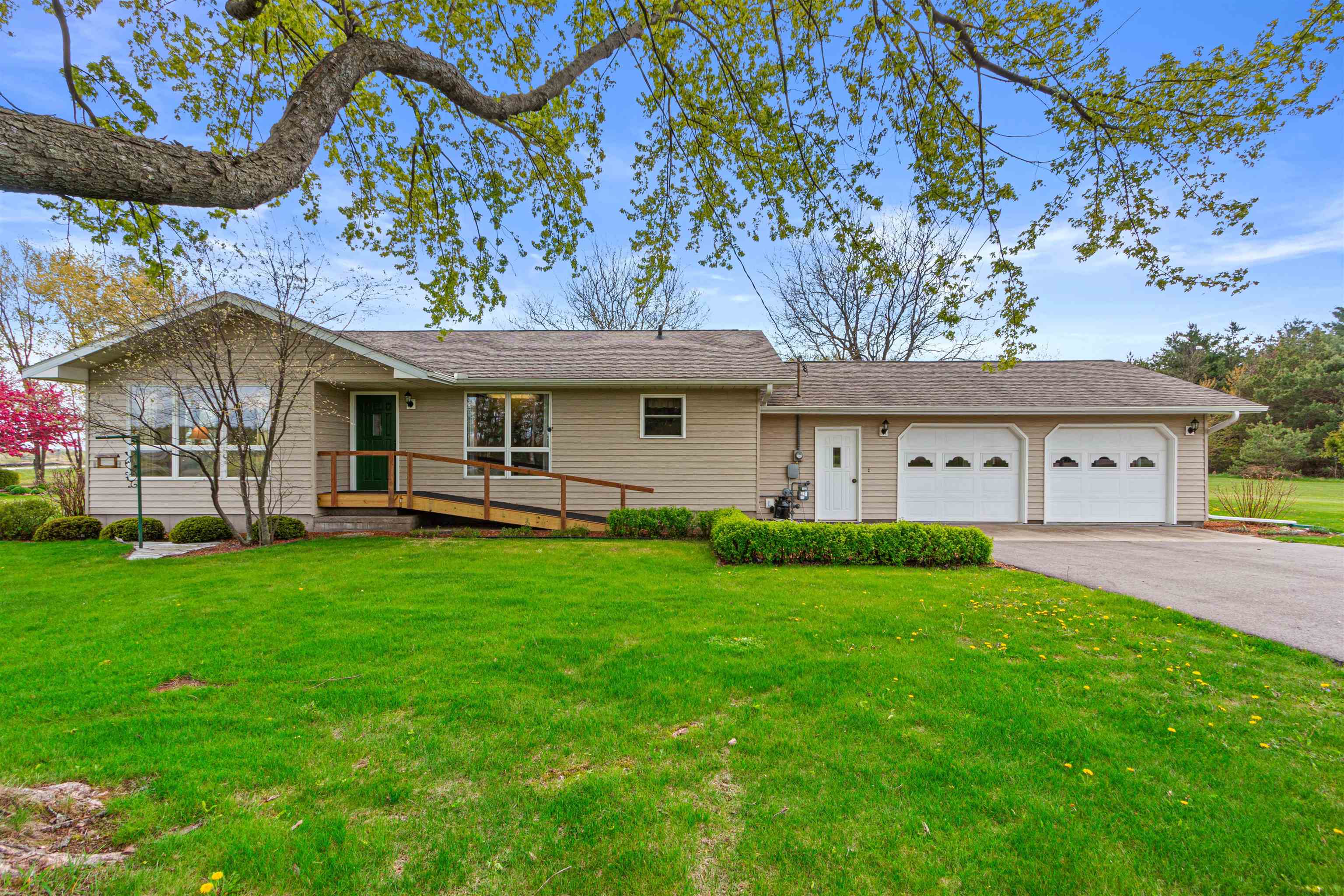 5805 COUNTY HIGHWAY F, Wisconsin Rapids, Wisconsin 54495, 3 Bedrooms Bedrooms, ,1 BathroomBathrooms,Residential,For Sale,5805 COUNTY HIGHWAY F,22602160