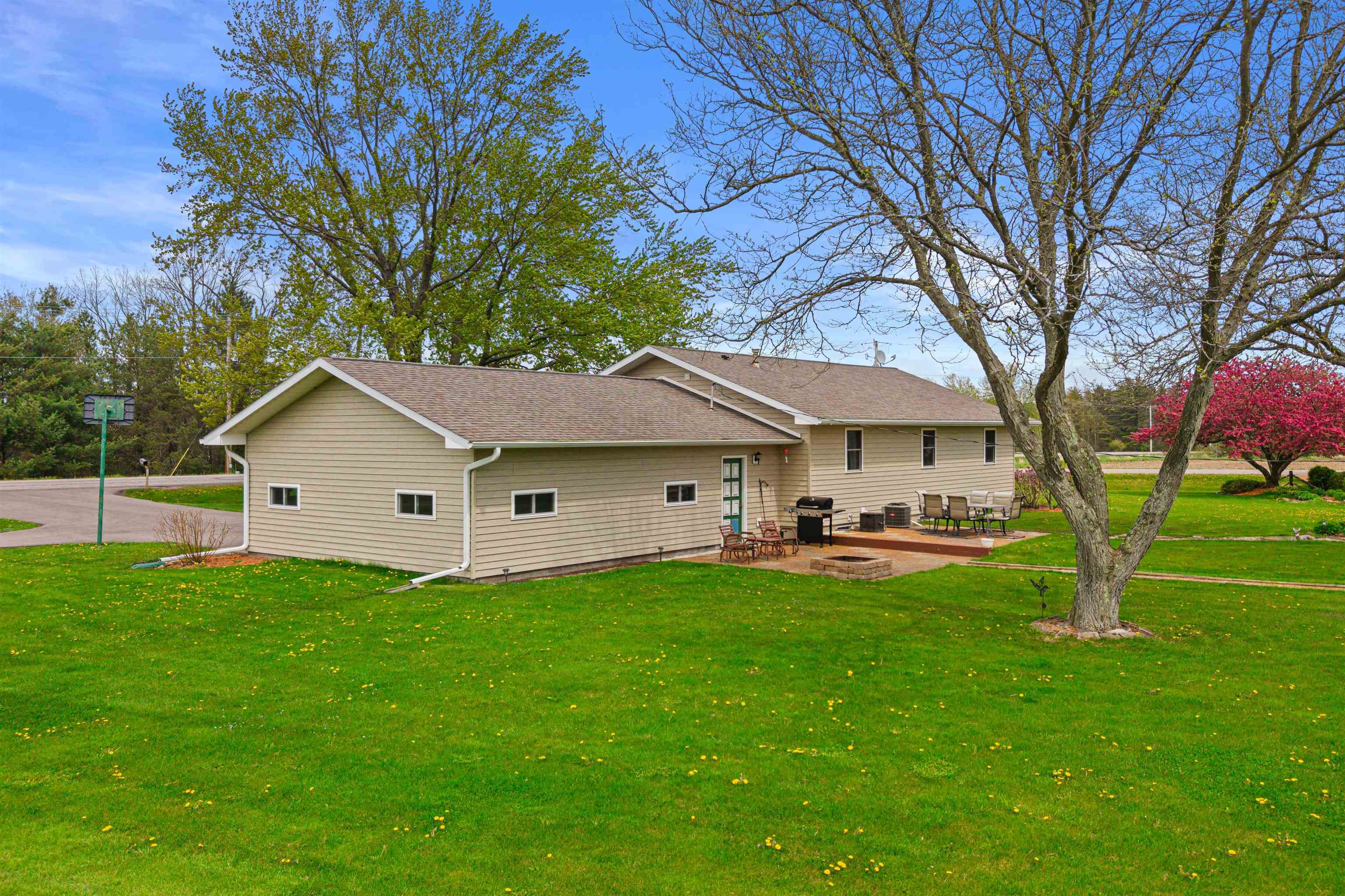 5805 COUNTY HIGHWAY F, Wisconsin Rapids, Wisconsin 54495, 3 Bedrooms Bedrooms, ,1 BathroomBathrooms,Residential,For Sale,5805 COUNTY HIGHWAY F,22602160