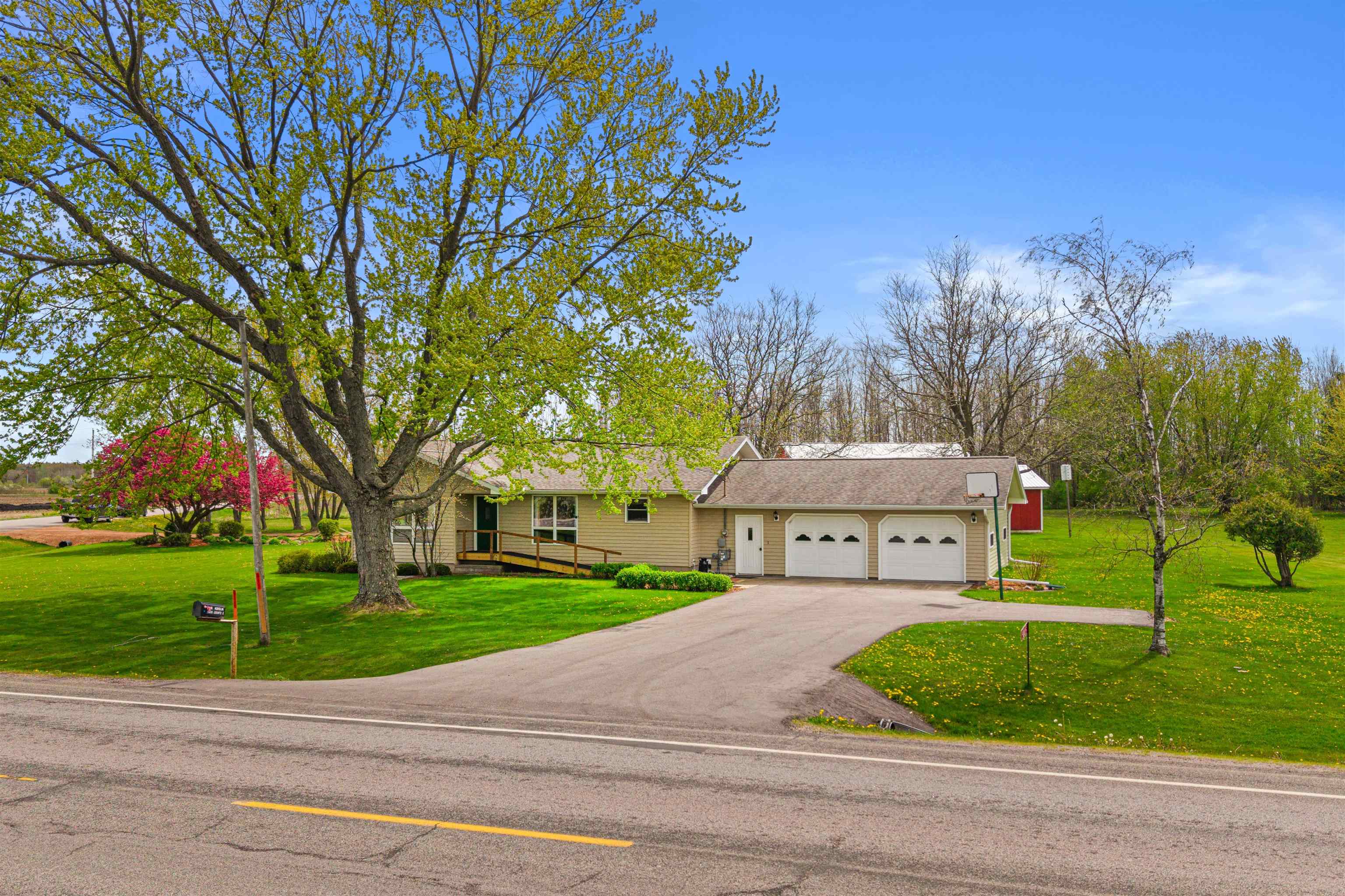 5805 COUNTY HIGHWAY F, Wisconsin Rapids, Wisconsin 54495, 3 Bedrooms Bedrooms, ,1 BathroomBathrooms,Residential,For Sale,5805 COUNTY HIGHWAY F,22602160