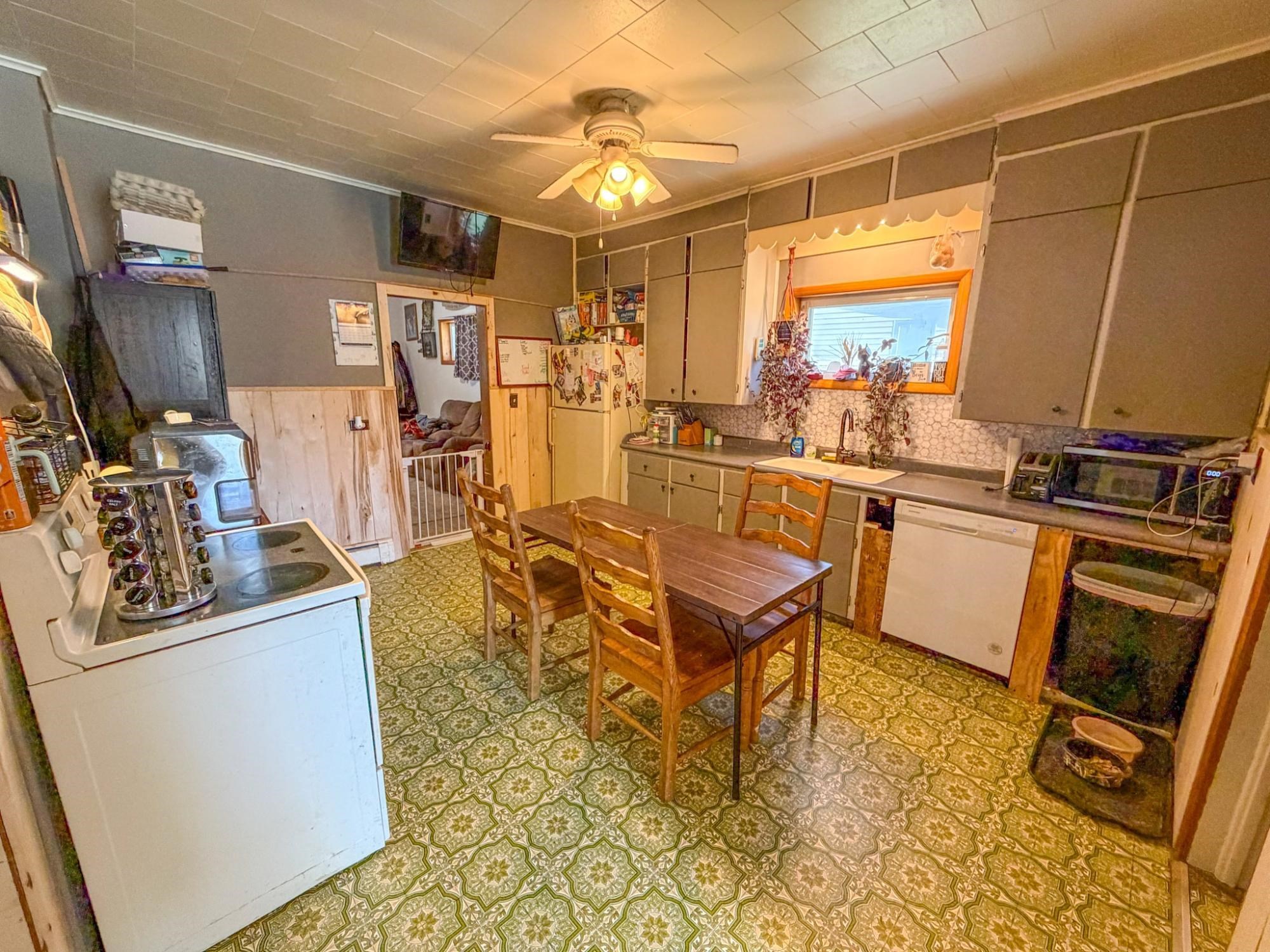 434 S WEST STREET, Mellen, Wisconsin 54546, 3 Bedrooms Bedrooms, ,1 BathroomBathrooms,Residential,For Sale,434 S WEST STREET,22602173