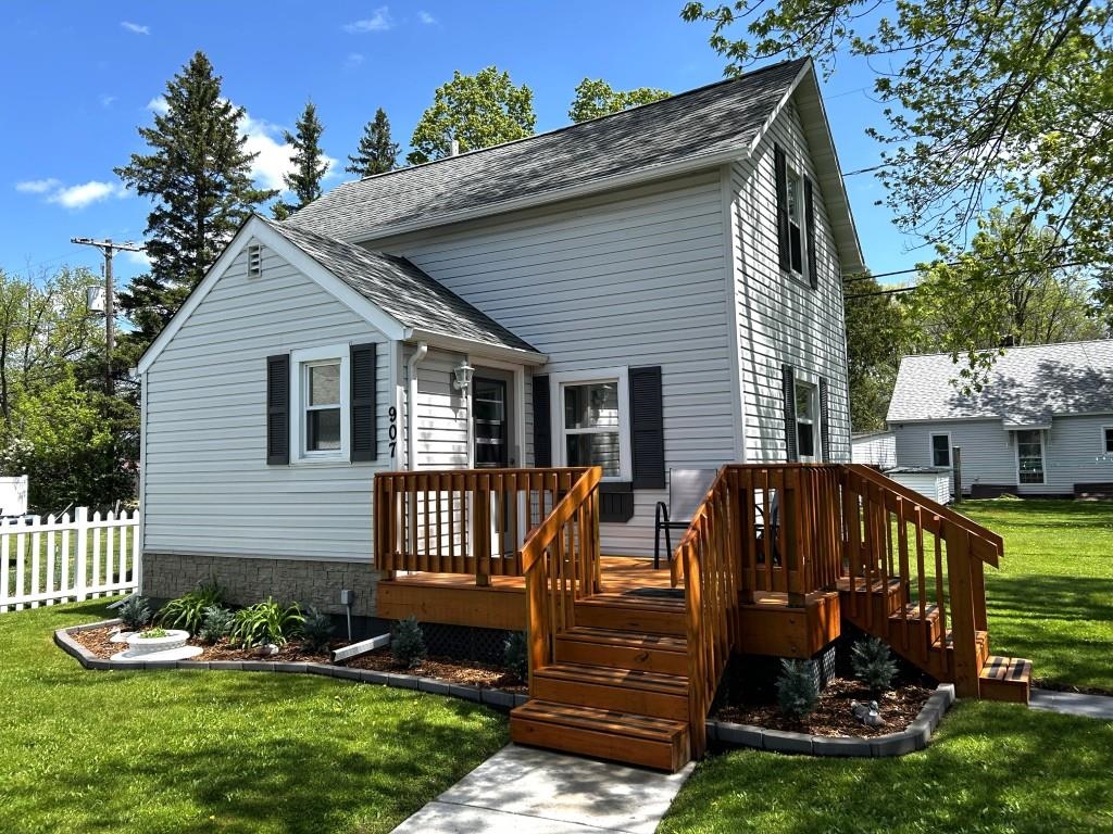 907 N 3RD AVENUE, Wausau, Wisconsin 54401, 2 Bedrooms Bedrooms, ,2 BathroomsBathrooms,Residential,For Sale,907 N 3RD AVENUE,22602177