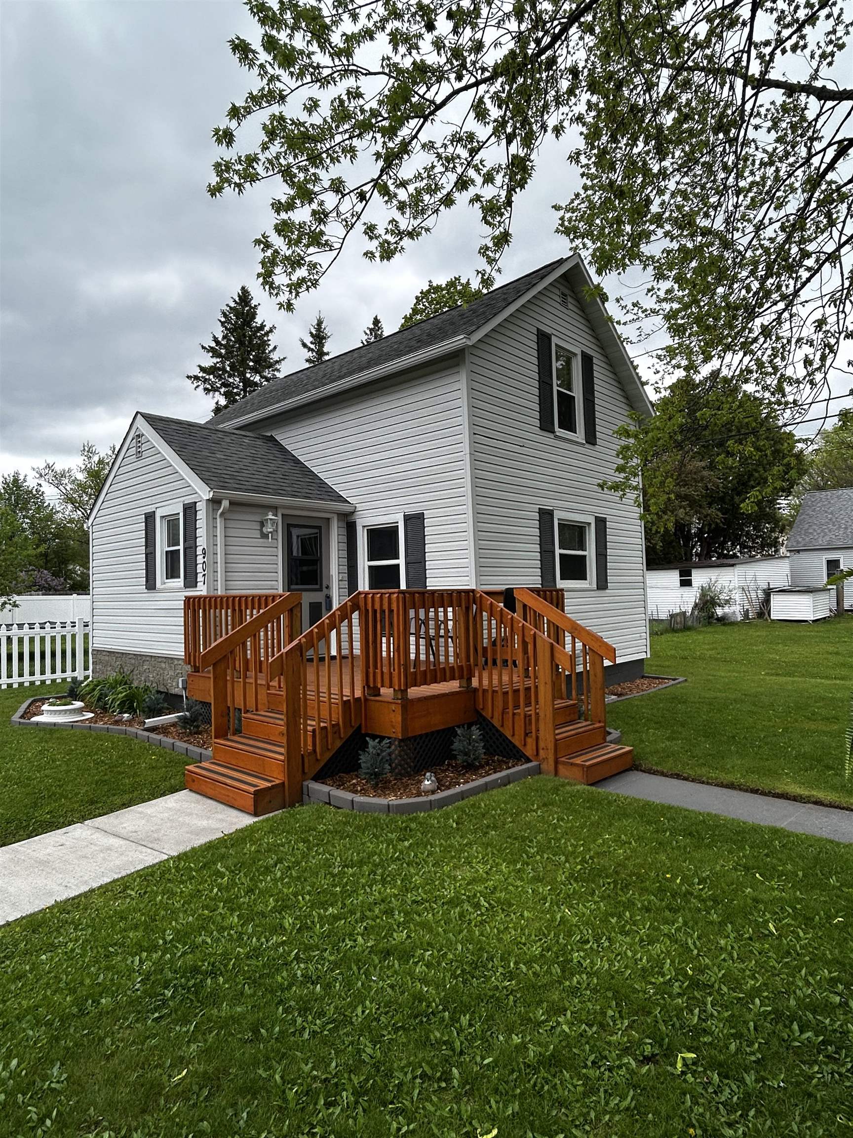 907 N 3RD AVENUE, Wausau, Wisconsin 54401, 2 Bedrooms Bedrooms, ,2 BathroomsBathrooms,Residential,For Sale,907 N 3RD AVENUE,22602177