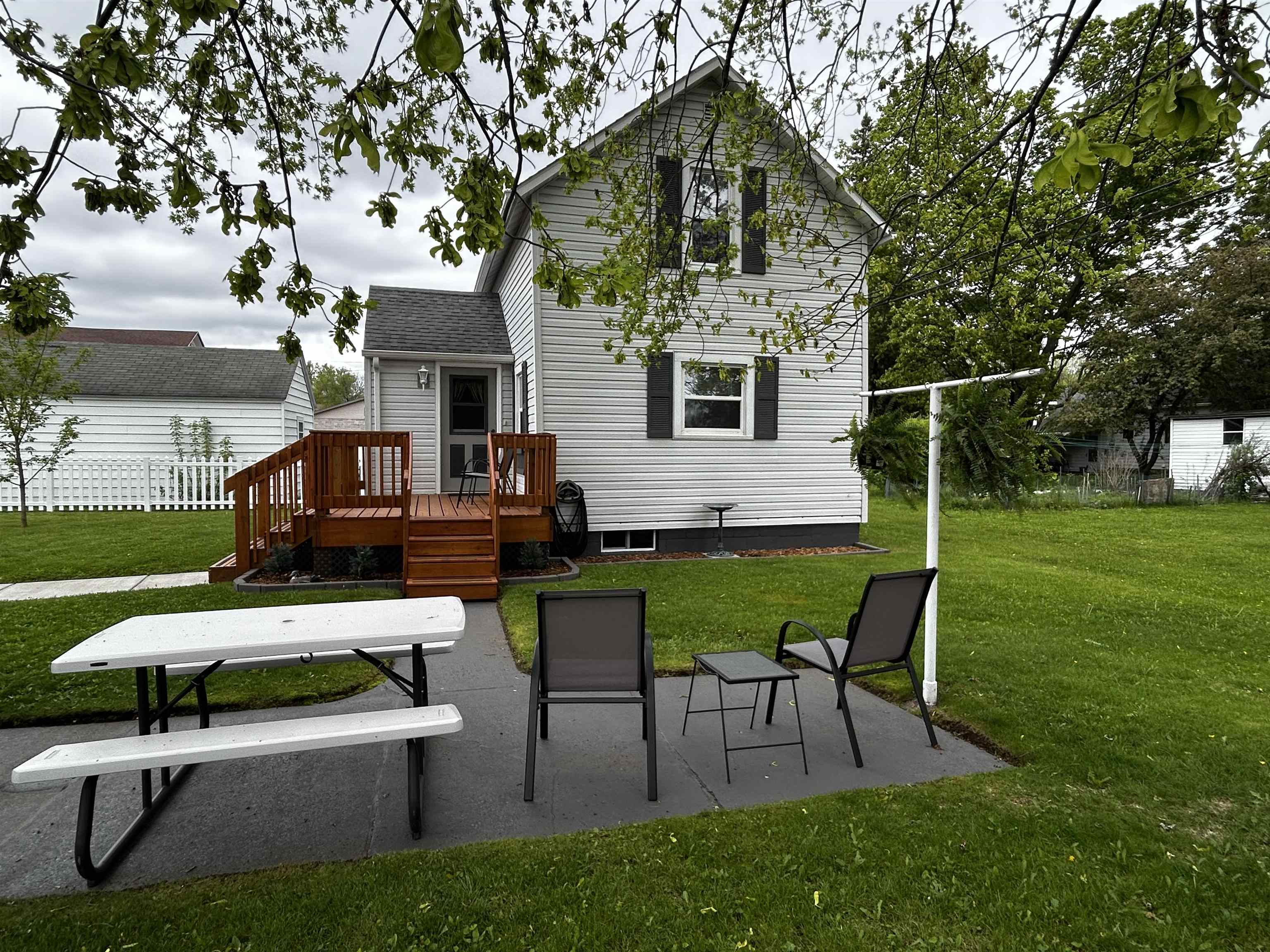907 N 3RD AVENUE, Wausau, Wisconsin 54401, 2 Bedrooms Bedrooms, ,2 BathroomsBathrooms,Residential,For Sale,907 N 3RD AVENUE,22602177