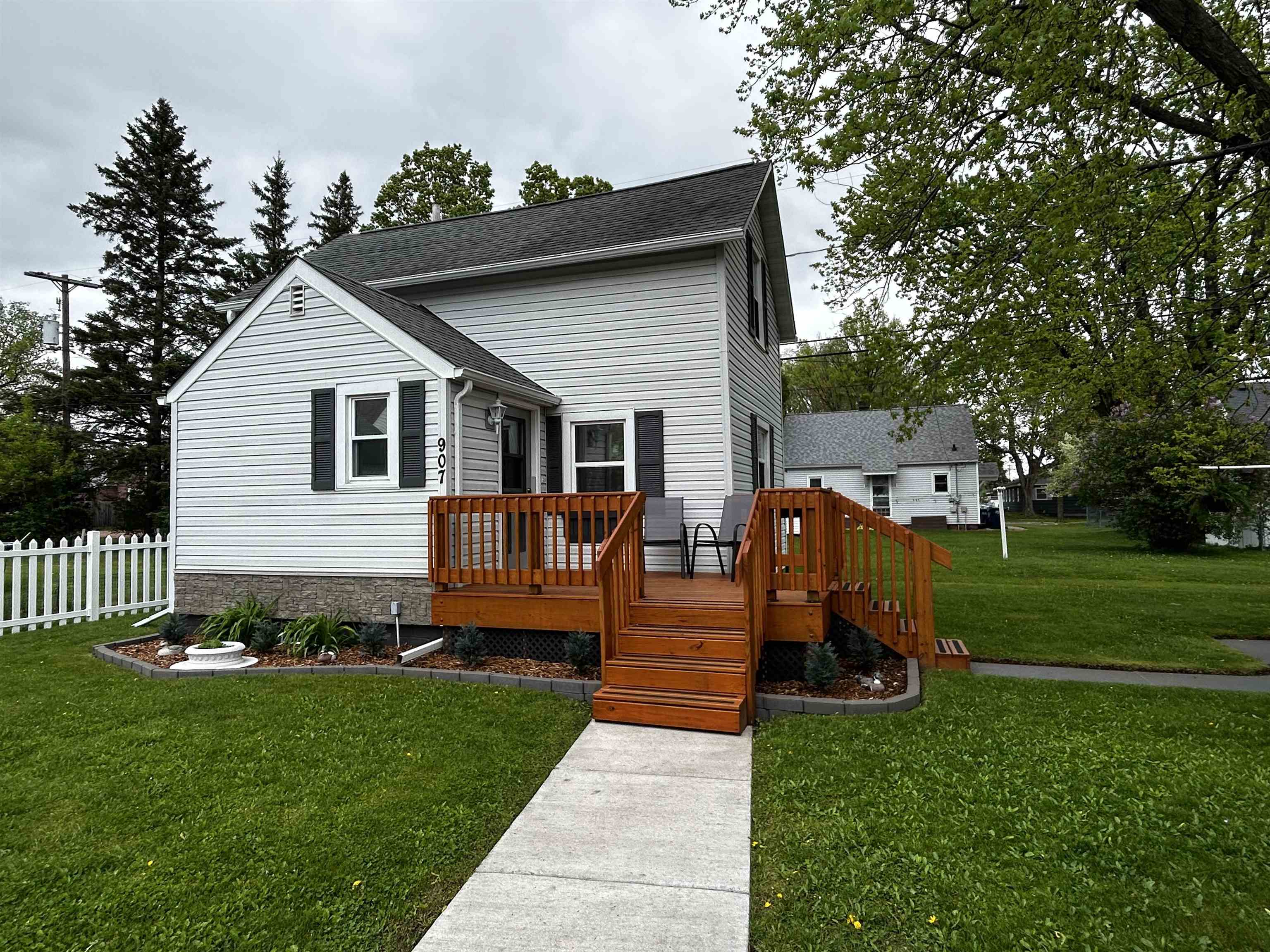 907 N 3RD AVENUE, Wausau, Wisconsin 54401, 2 Bedrooms Bedrooms, ,2 BathroomsBathrooms,Residential,For Sale,907 N 3RD AVENUE,22602177