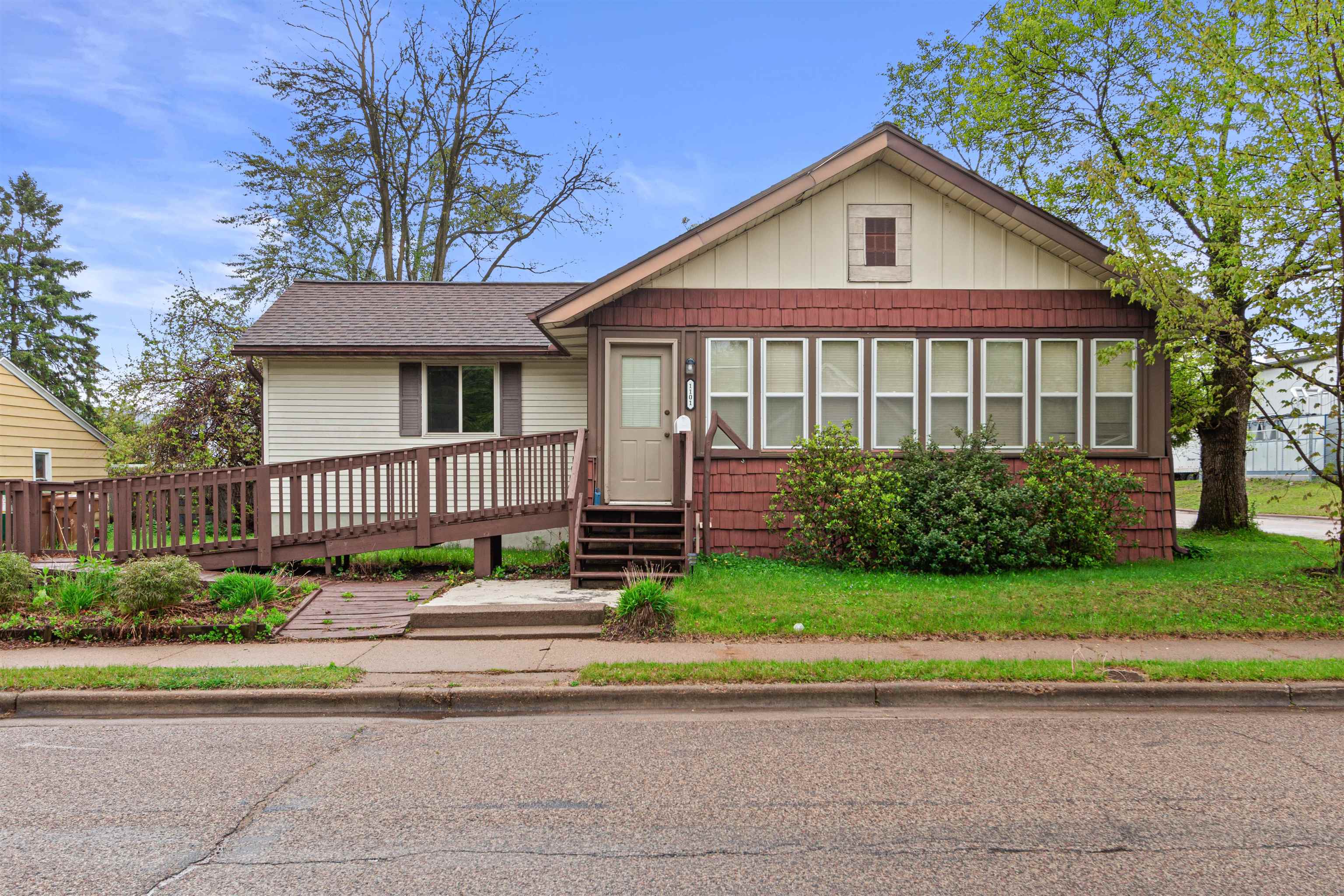 1101 FRANCIS STREET, Stevens Point, Wisconsin 54481, 3 Bedrooms Bedrooms, ,2 BathroomsBathrooms,Residential,For Sale,1101 FRANCIS STREET,22602183