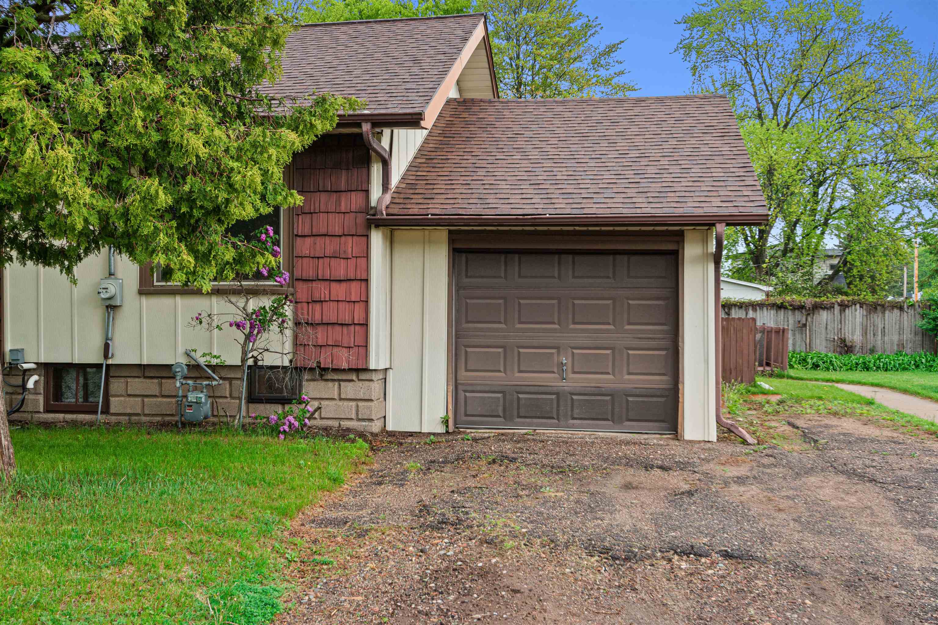 1101 FRANCIS STREET, Stevens Point, Wisconsin 54481, 3 Bedrooms Bedrooms, ,2 BathroomsBathrooms,Residential,For Sale,1101 FRANCIS STREET,22602183