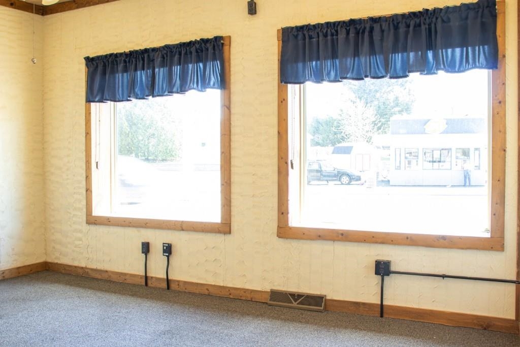 906 N CENTER AVENUE, Merrill, Wisconsin 54452, ,Commercial/industrial,For Sale,906 N CENTER AVENUE,22602188