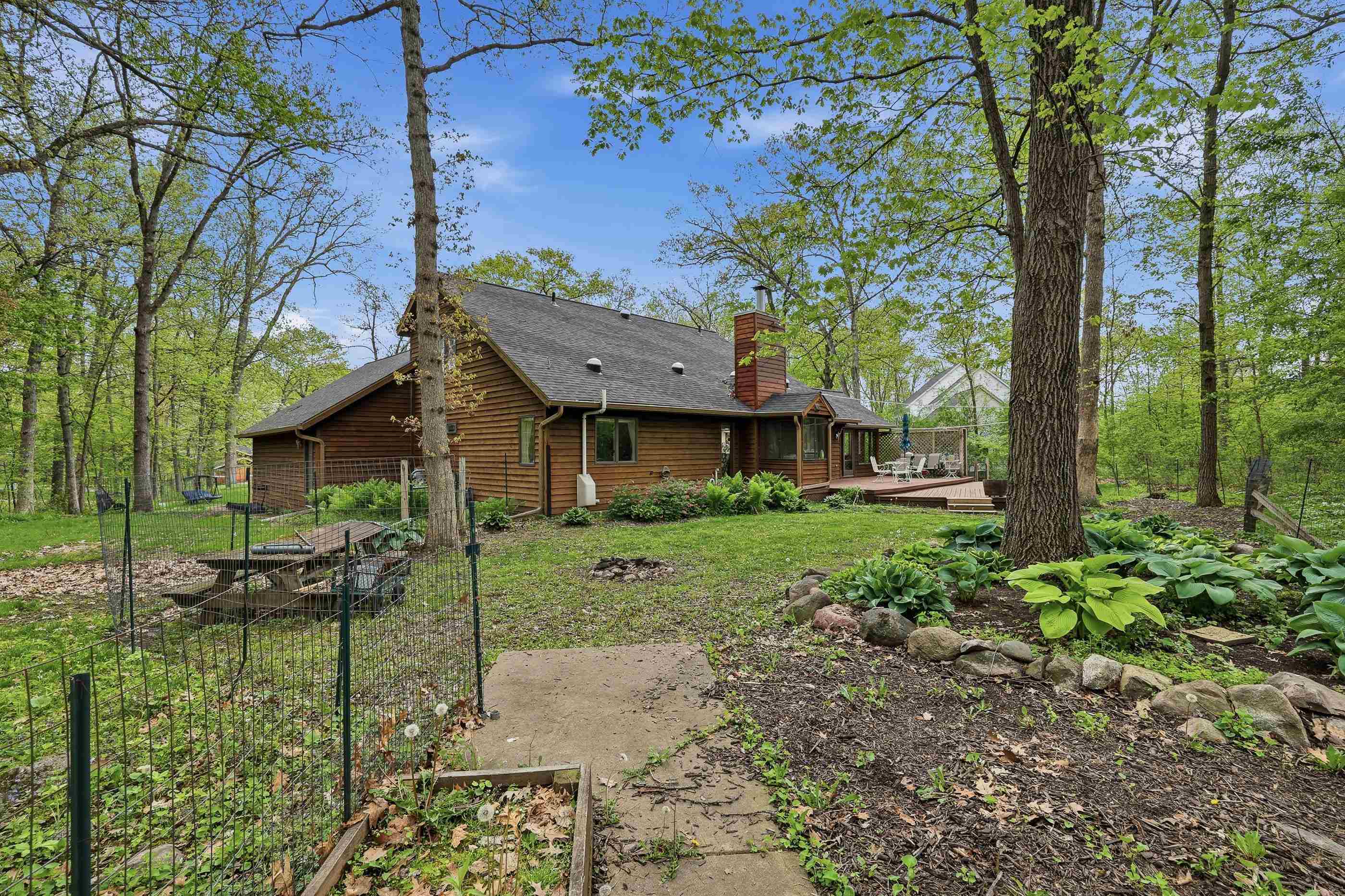 611 HONEY BEAR COURT, Waupaca, Wisconsin 54981, 3 Bedrooms Bedrooms, ,3 BathroomsBathrooms,Residential,For Sale,611 HONEY BEAR COURT,22602201