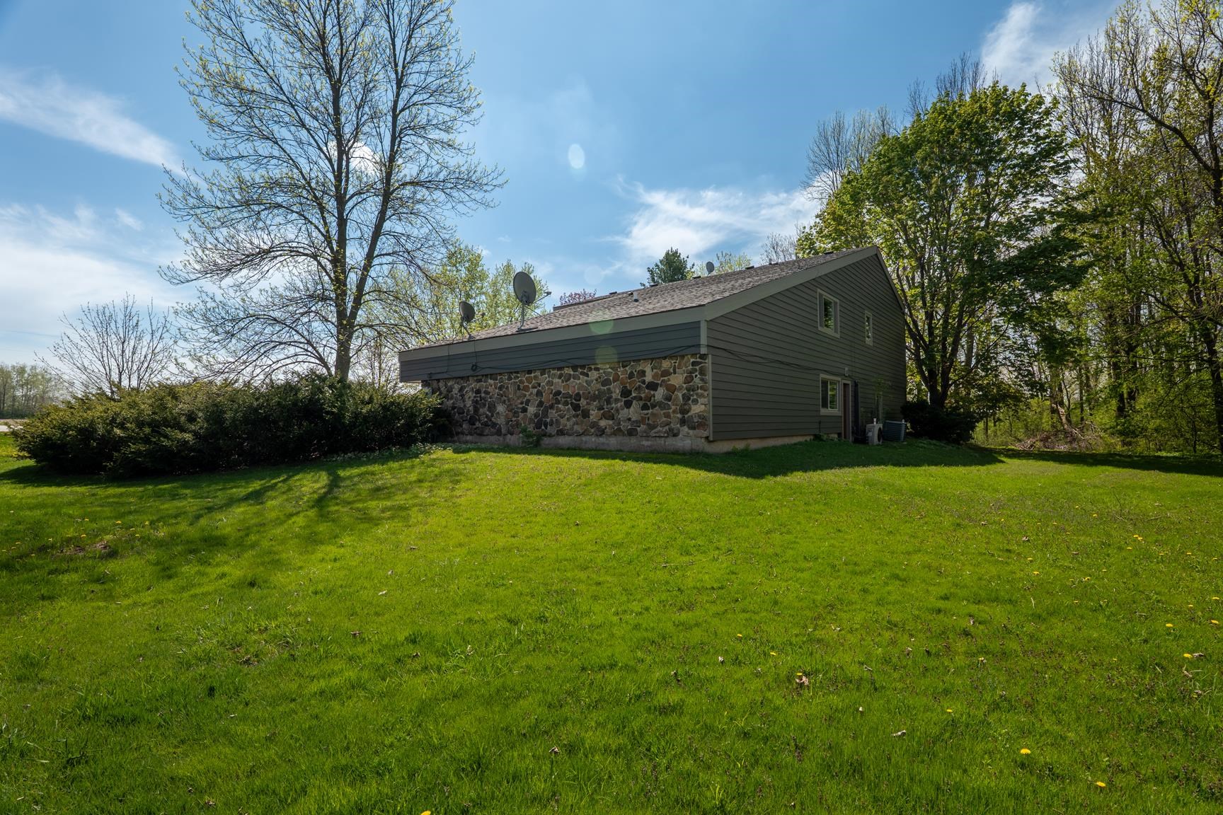 11101 ROBIN ROAD, Marshfield, Wisconsin 54449, 4 Bedrooms Bedrooms, ,3 BathroomsBathrooms,Residential,For Sale,11101 ROBIN ROAD,22602216