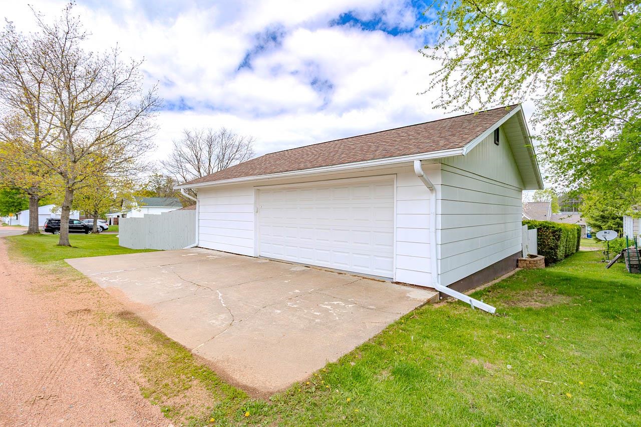 709 N POPLAR STREET, Merrill, Wisconsin 54452, 3 Bedrooms Bedrooms, ,2 BathroomsBathrooms,Residential,For Sale,709 N POPLAR STREET,22602221