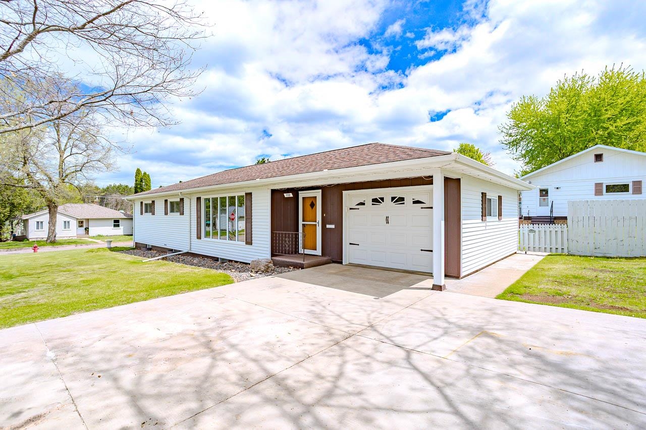 709 N POPLAR STREET, Merrill, Wisconsin 54452, 3 Bedrooms Bedrooms, ,2 BathroomsBathrooms,Residential,For Sale,709 N POPLAR STREET,22602221