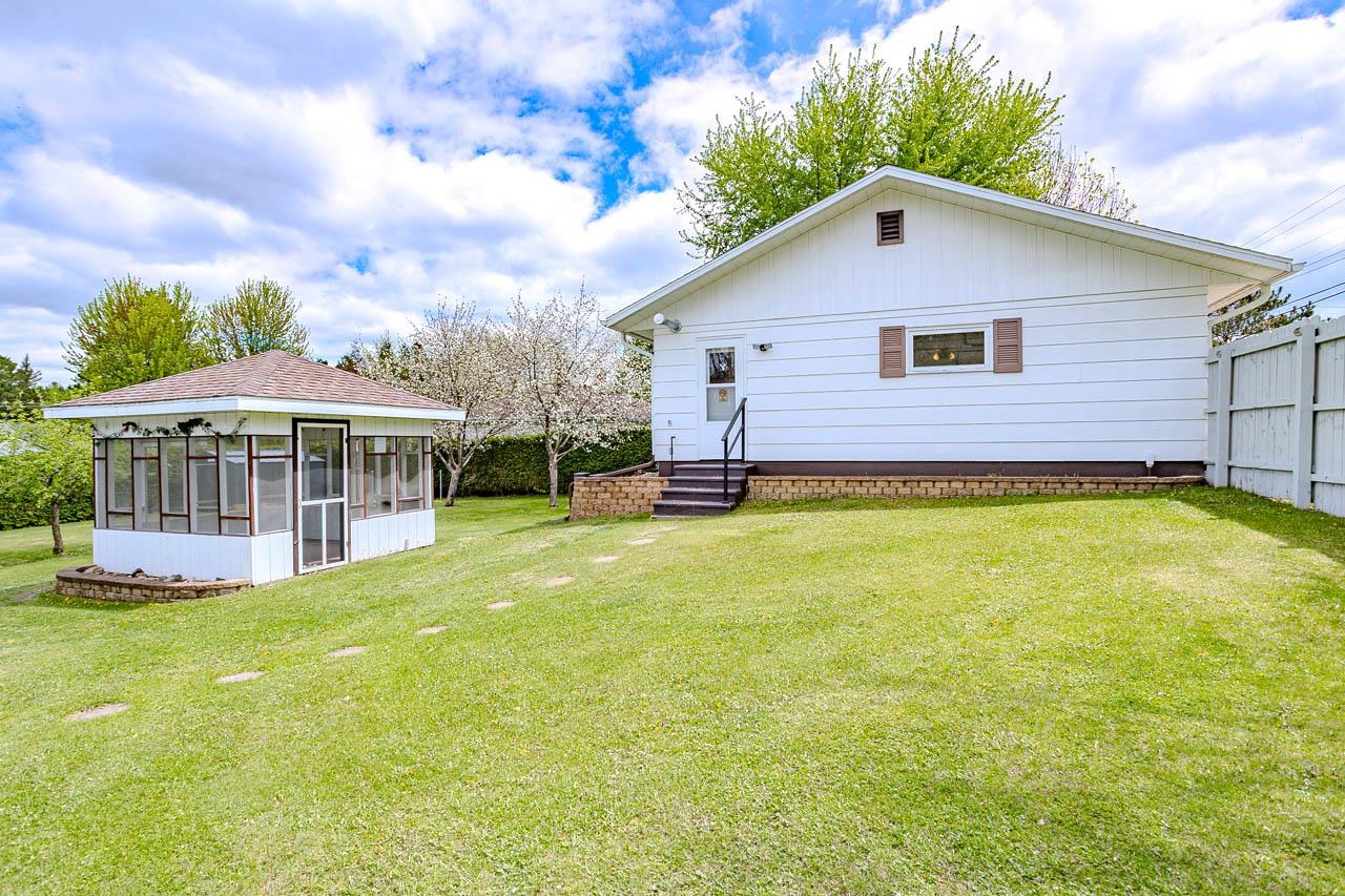 709 N POPLAR STREET, Merrill, Wisconsin 54452, 3 Bedrooms Bedrooms, ,2 BathroomsBathrooms,Residential,For Sale,709 N POPLAR STREET,22602221