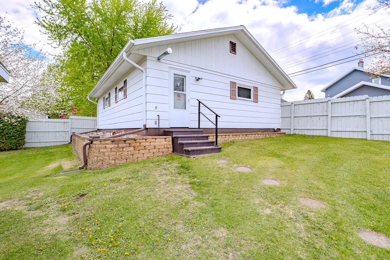 709 N POPLAR STREET, Merrill, Wisconsin 54452, 3 Bedrooms Bedrooms, ,2 BathroomsBathrooms,Residential,For Sale,709 N POPLAR STREET,22602221
