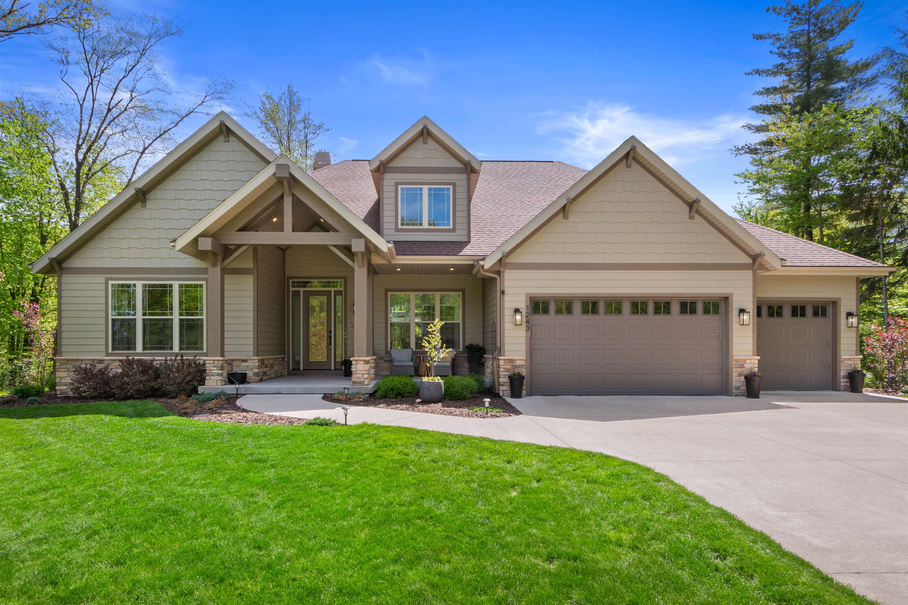 1243 BRIDGEVIEW DRIVE, Wisconsin Rapids, Wisconsin 54494, 4 Bedrooms Bedrooms, ,3 BathroomsBathrooms,Residential,For Sale,1243 BRIDGEVIEW DRIVE,22602227