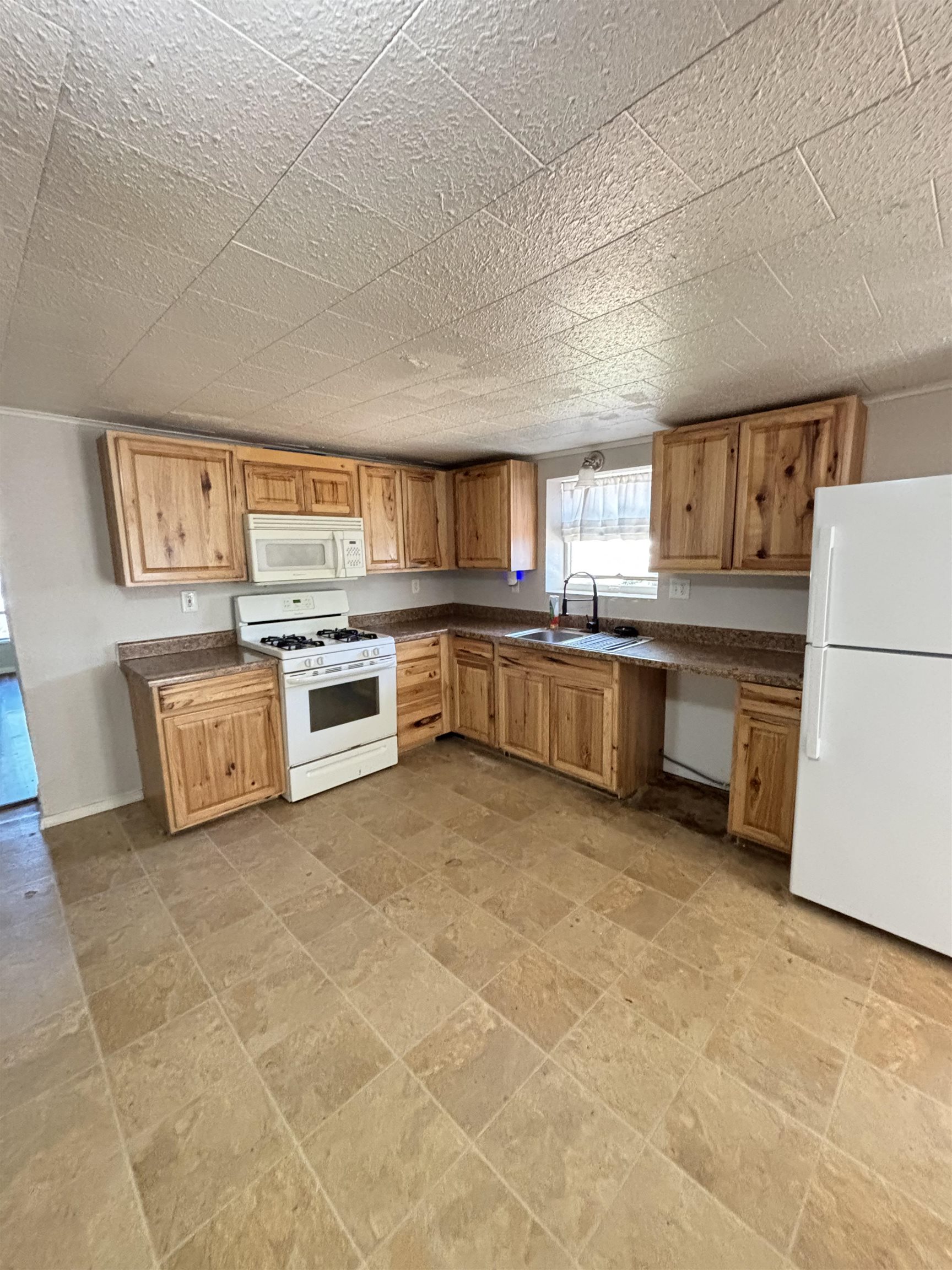 2142 STRONGS AVENUE, Stevens Point, Wisconsin 54481, 4 Bedrooms Bedrooms, ,1 BathroomBathrooms,Residential,For Sale,2142 STRONGS AVENUE,22602237
