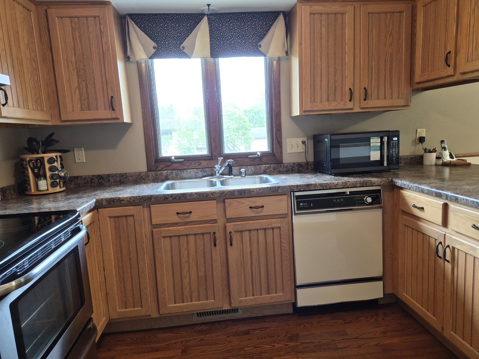 1300 E 20TH STREET, Marshfield, Wisconsin 54449, 3 Bedrooms Bedrooms, ,1 BathroomBathrooms,Residential,For Sale,1300 E 20TH STREET,22602243