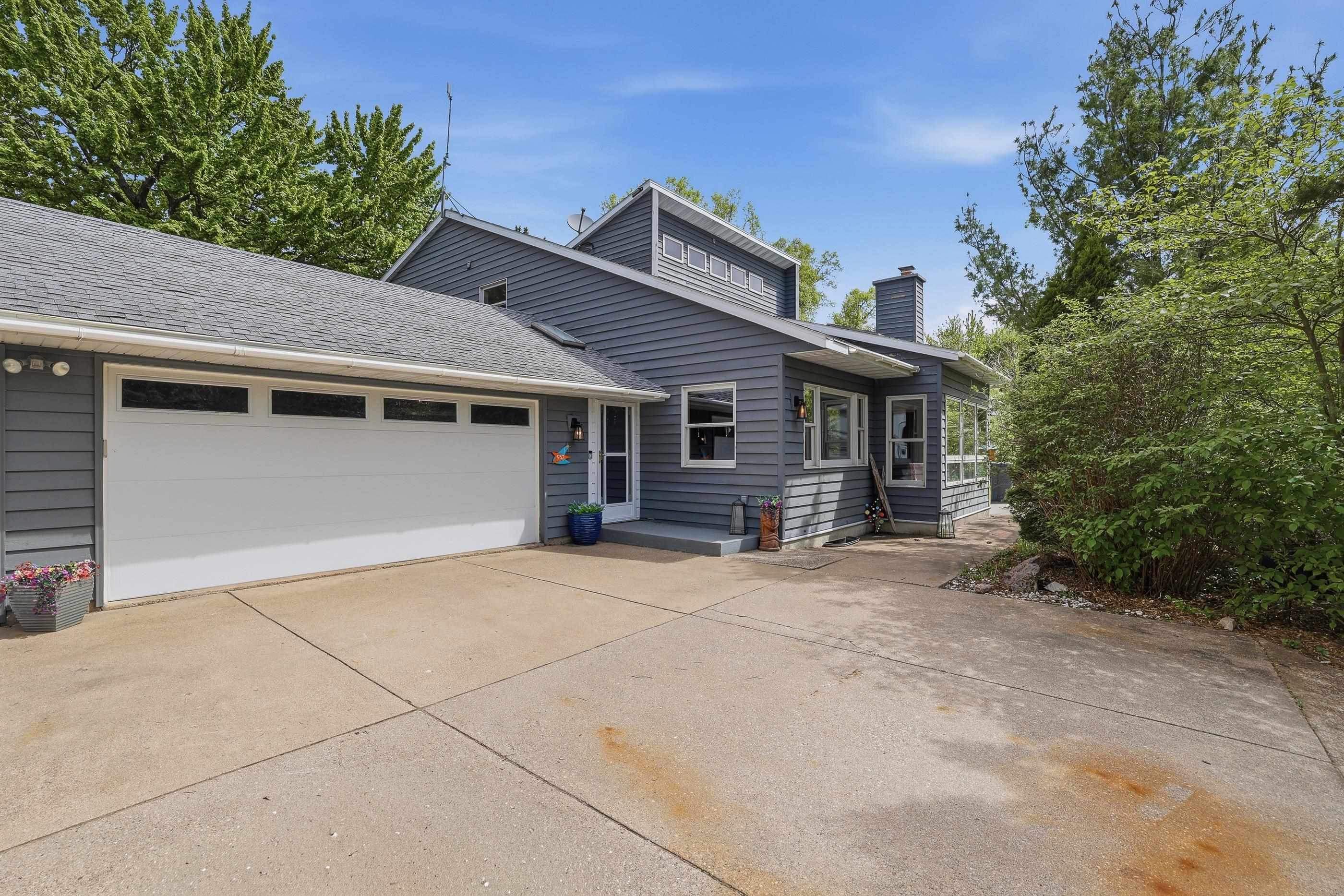 952 W RIVER ROAD, Mosinee, Wisconsin 54455, 4 Bedrooms Bedrooms, ,3 BathroomsBathrooms,Residential,For Sale,952 W RIVER ROAD,22602247