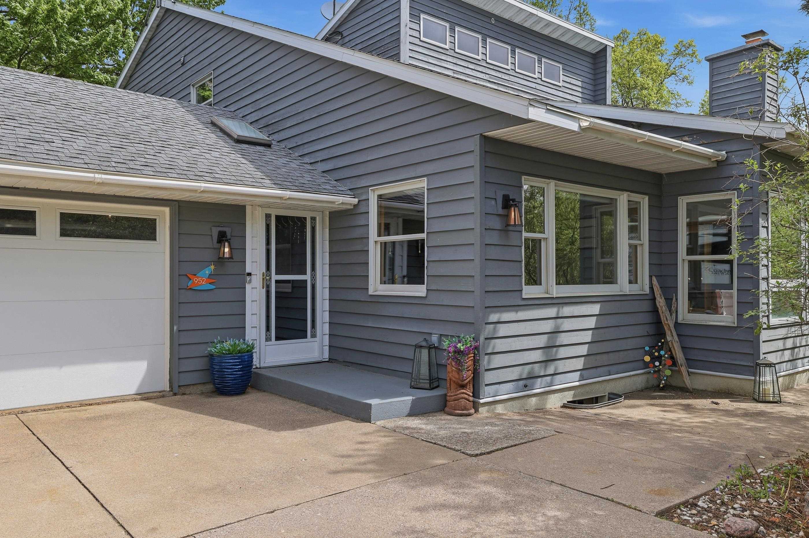 952 W RIVER ROAD, Mosinee, Wisconsin 54455, 4 Bedrooms Bedrooms, ,3 BathroomsBathrooms,Residential,For Sale,952 W RIVER ROAD,22602247