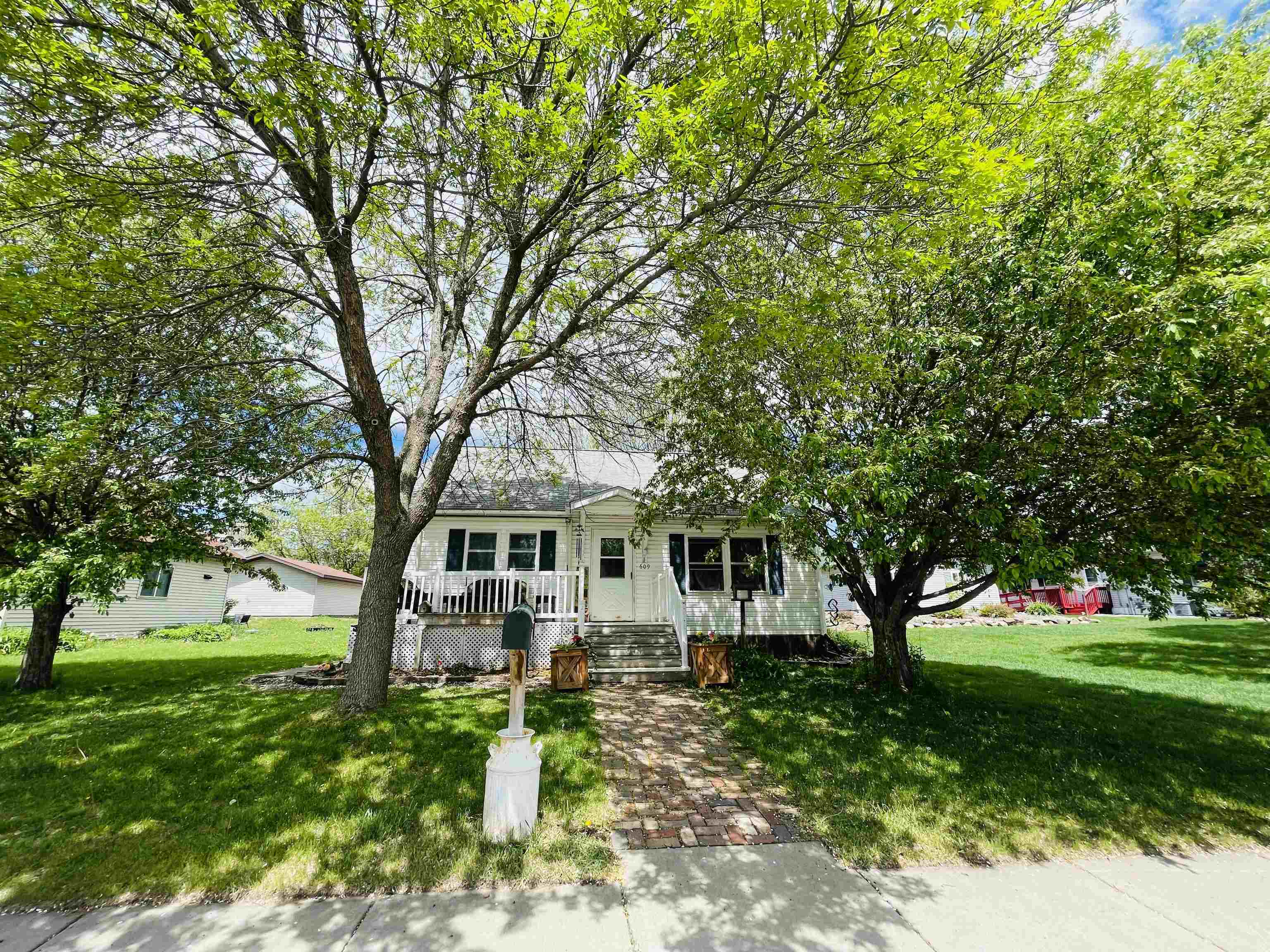 609 W MINER AVENUE, Ladysmith, Wisconsin 54848, 3 Bedrooms Bedrooms, ,1 BathroomBathrooms,Residential,For Sale,609 W MINER AVENUE,22602275