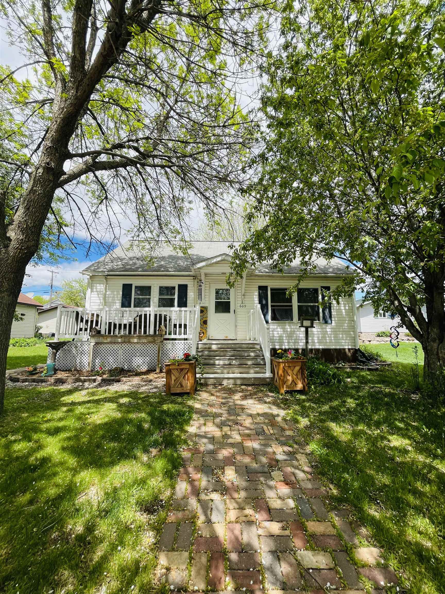 609 W MINER AVENUE, Ladysmith, Wisconsin 54848, 3 Bedrooms Bedrooms, ,1 BathroomBathrooms,Residential,For Sale,609 W MINER AVENUE,22602275