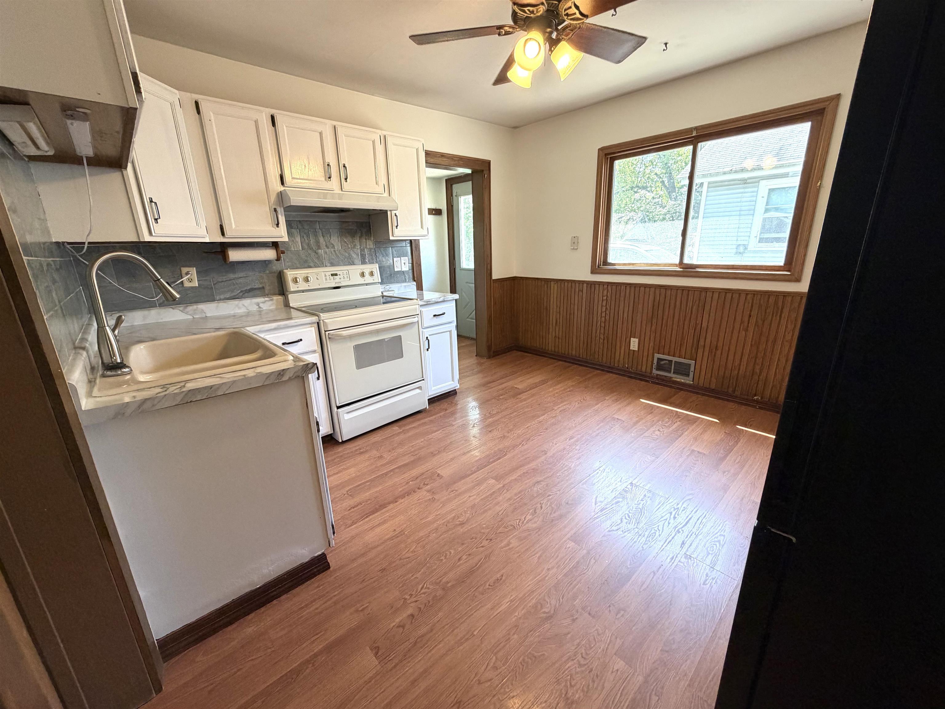 2509 N SIXTH STREET, Wausau, Wisconsin 54403, 2 Bedrooms Bedrooms, ,1 BathroomBathrooms,Residential,For Sale,2509 N SIXTH STREET,22602300