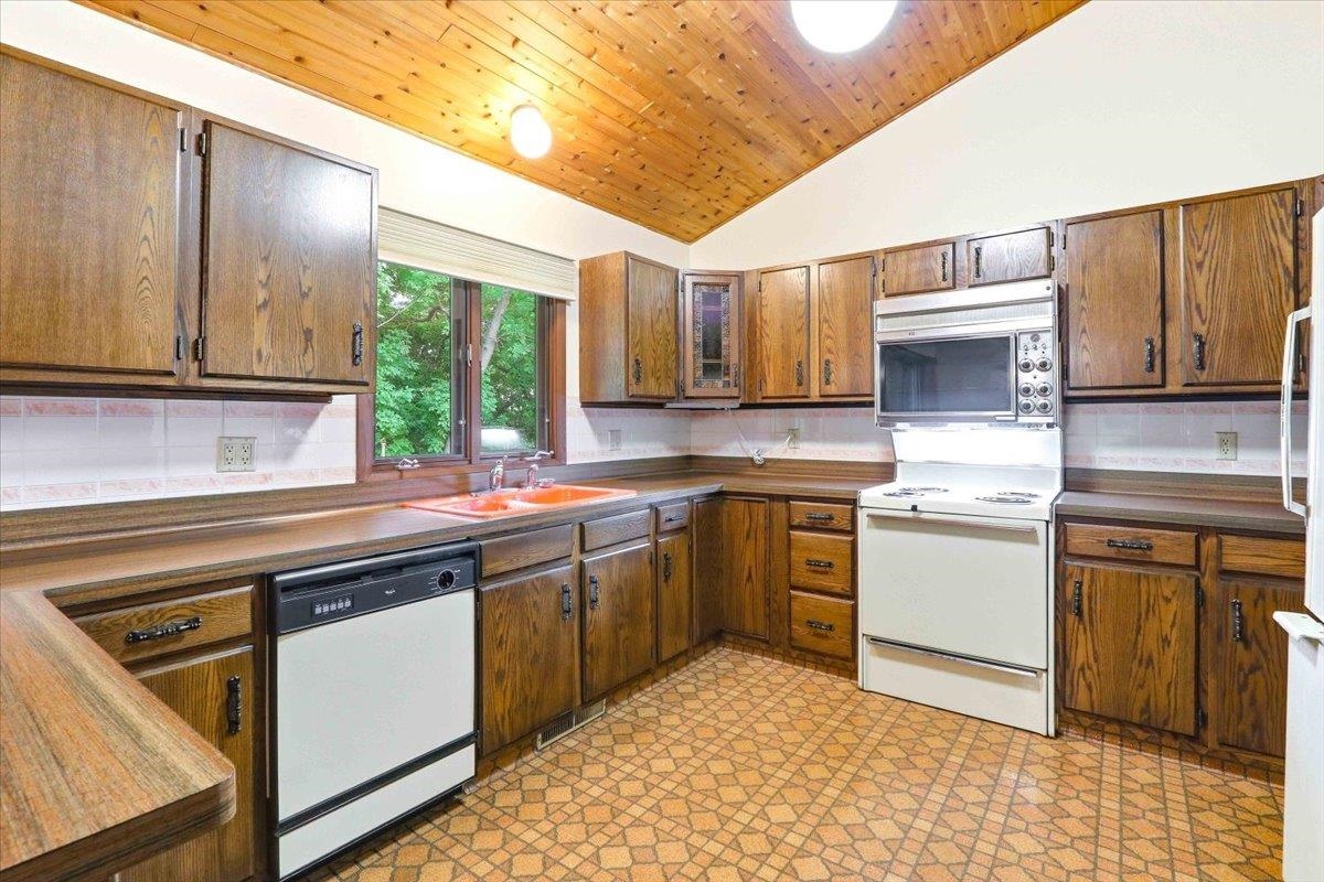 206 BUCHANAN STREET, LITTLE CHUTE, Wisconsin 54140, 3 Bedrooms Bedrooms, ,1 BathroomBathrooms,Residential,For Sale,206 BUCHANAN STREET,22602307