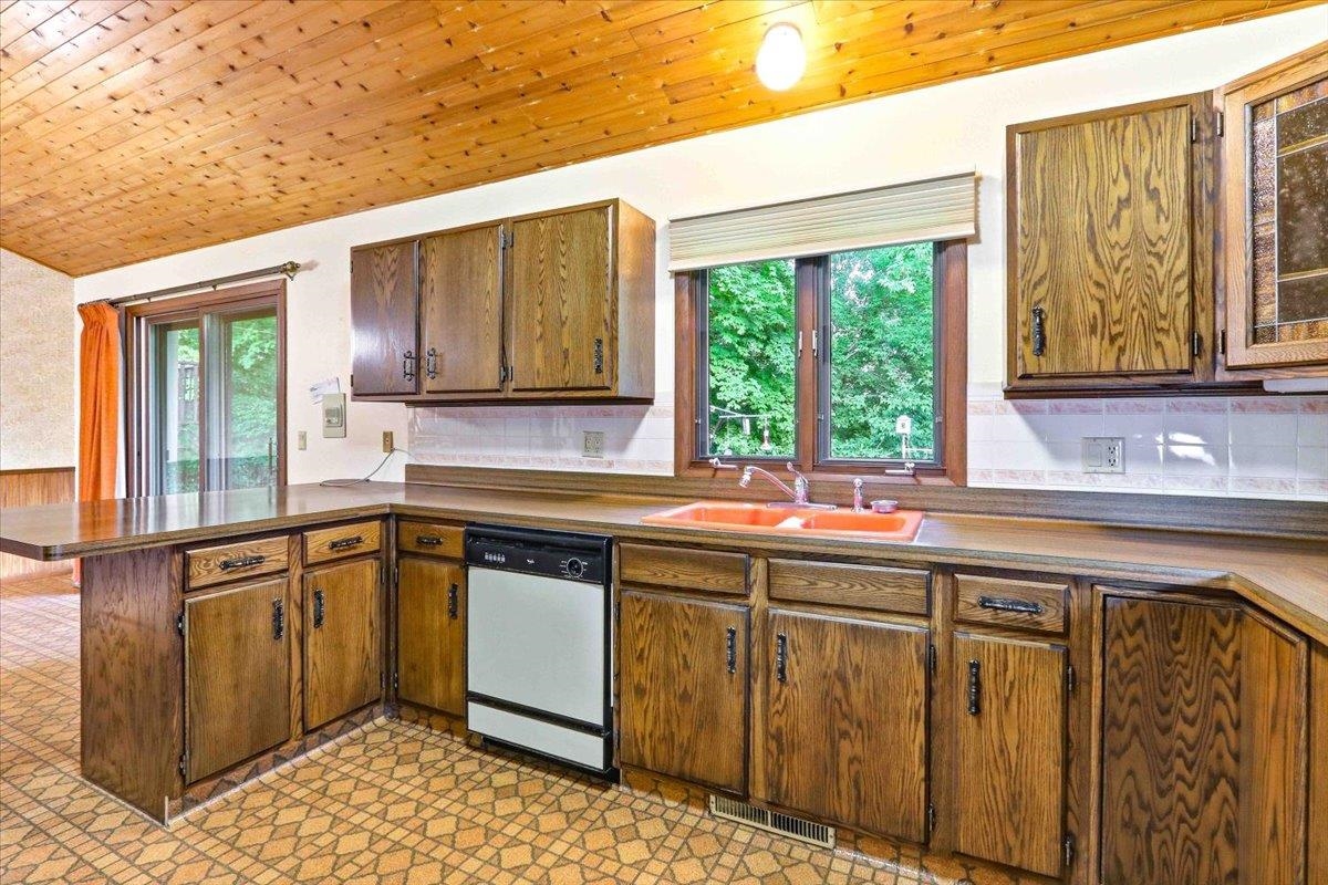 206 BUCHANAN STREET, LITTLE CHUTE, Wisconsin 54140, 3 Bedrooms Bedrooms, ,1 BathroomBathrooms,Residential,For Sale,206 BUCHANAN STREET,22602307