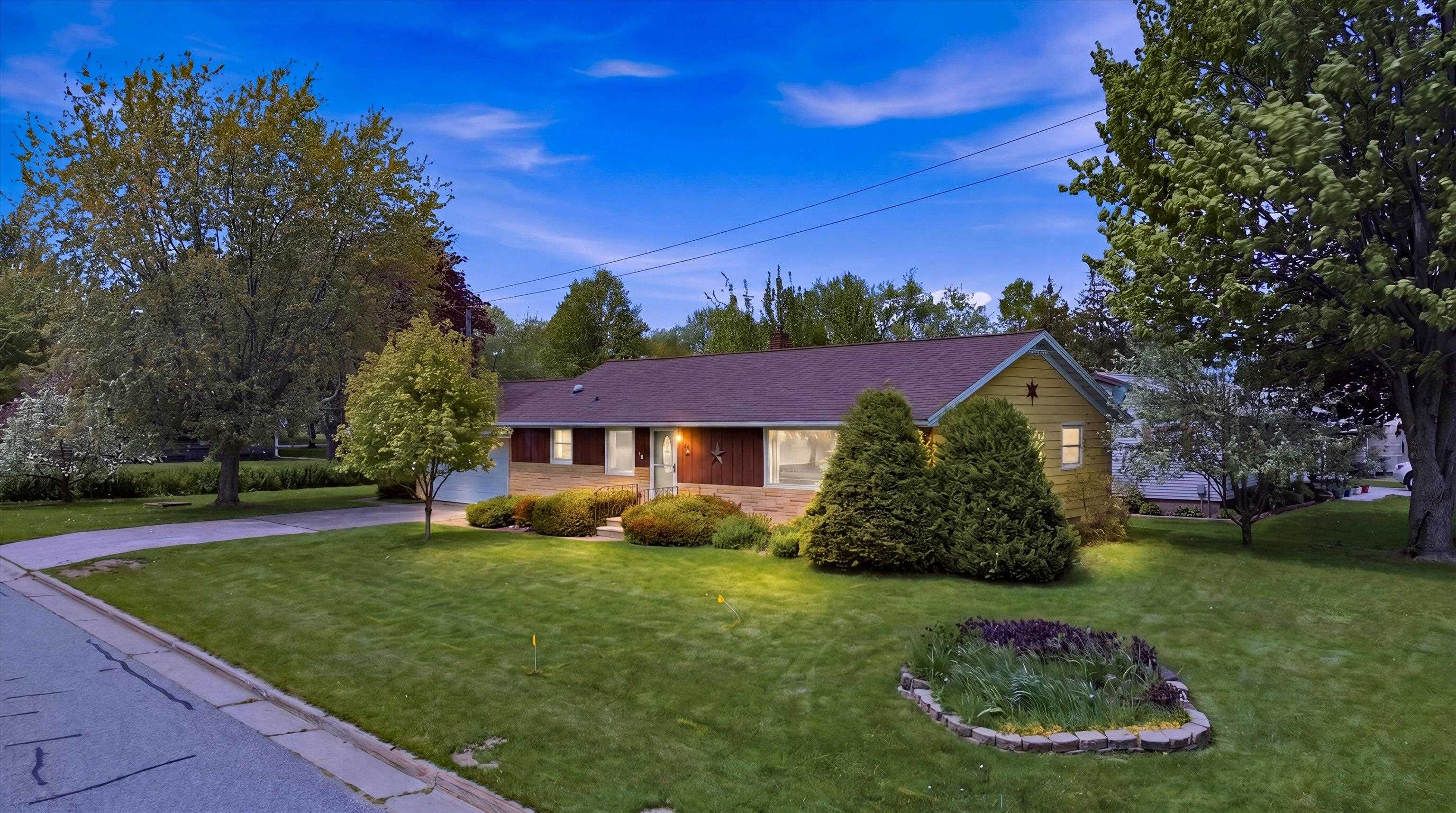 100 W BUSE STREET, Spencer, Wisconsin 54479, 3 Bedrooms Bedrooms, ,2 BathroomsBathrooms,Residential,For Sale,100 W BUSE STREET,22602309