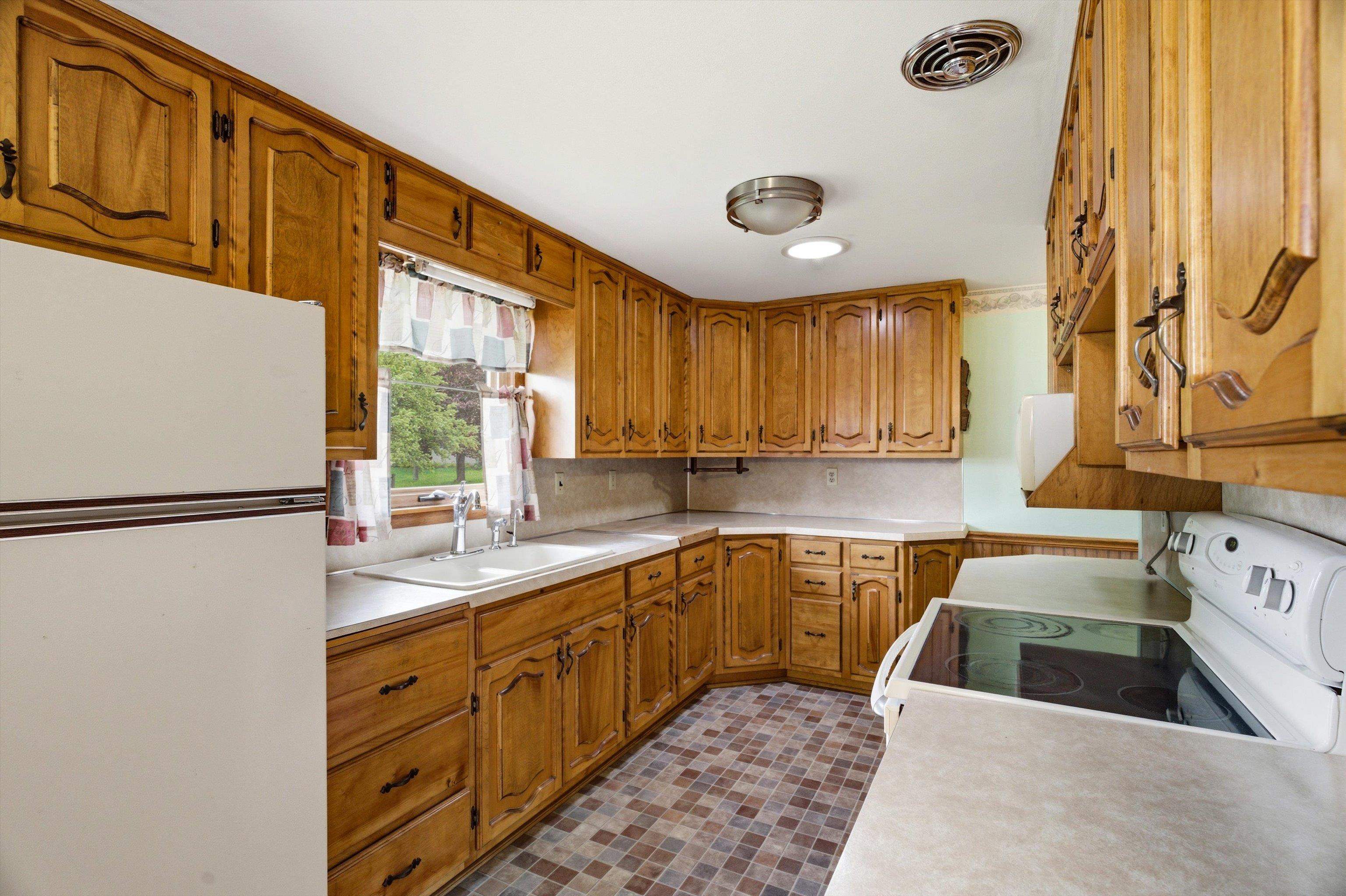 100 W BUSE STREET, Spencer, Wisconsin 54479, 3 Bedrooms Bedrooms, ,2 BathroomsBathrooms,Residential,For Sale,100 W BUSE STREET,22602309