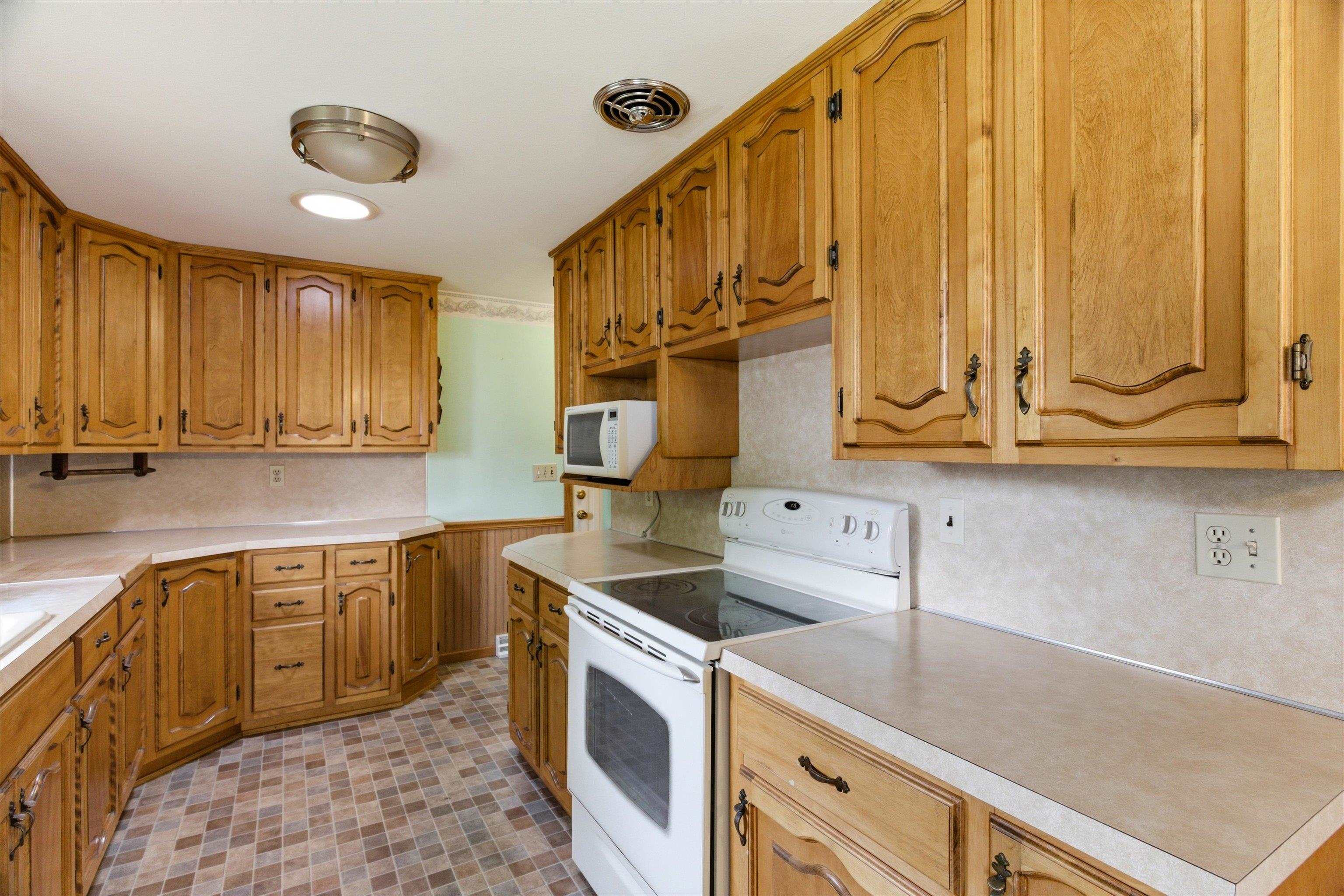 100 W BUSE STREET, Spencer, Wisconsin 54479, 3 Bedrooms Bedrooms, ,2 BathroomsBathrooms,Residential,For Sale,100 W BUSE STREET,22602309