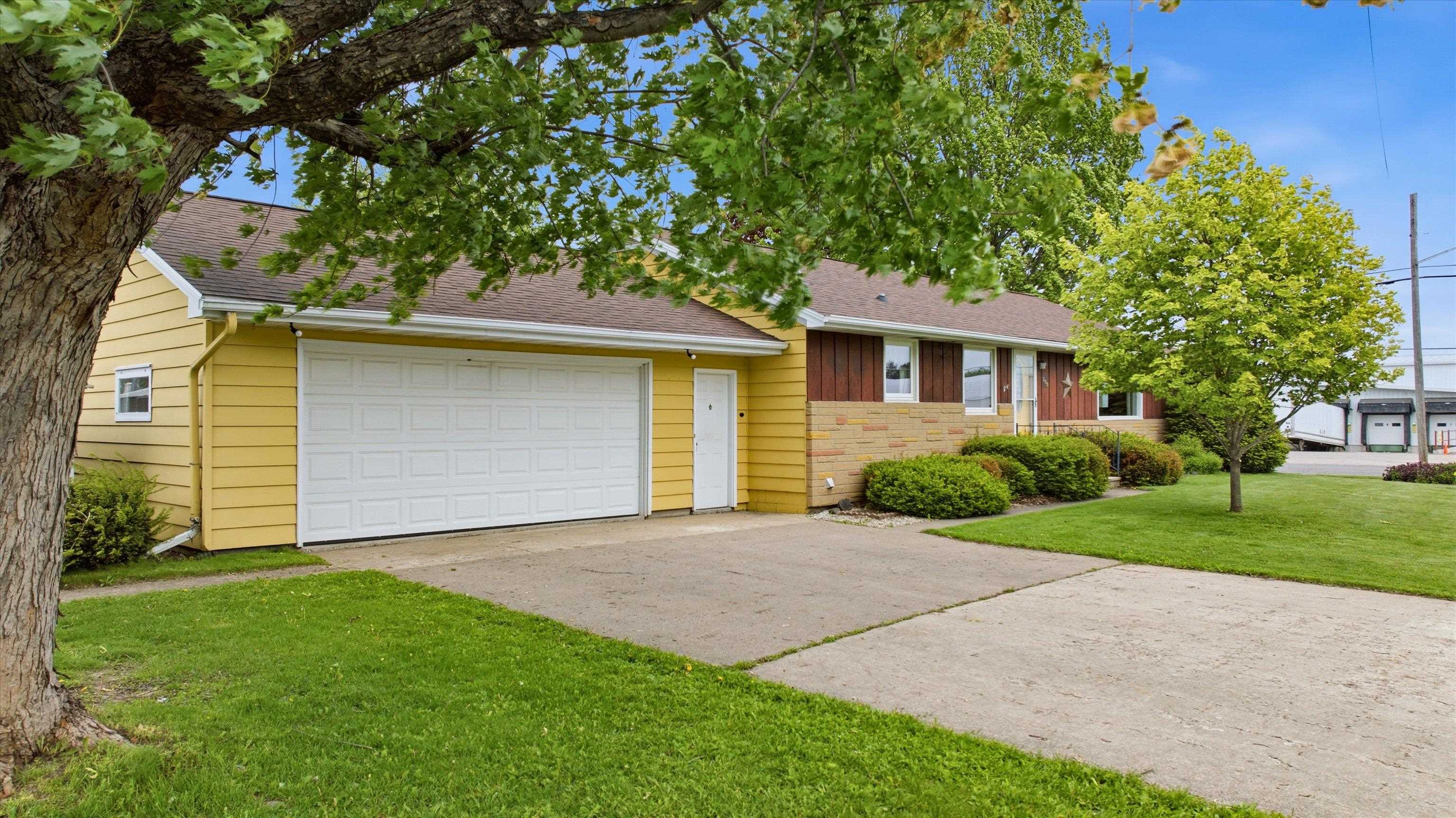 100 W BUSE STREET, Spencer, Wisconsin 54479, 3 Bedrooms Bedrooms, ,2 BathroomsBathrooms,Residential,For Sale,100 W BUSE STREET,22602309