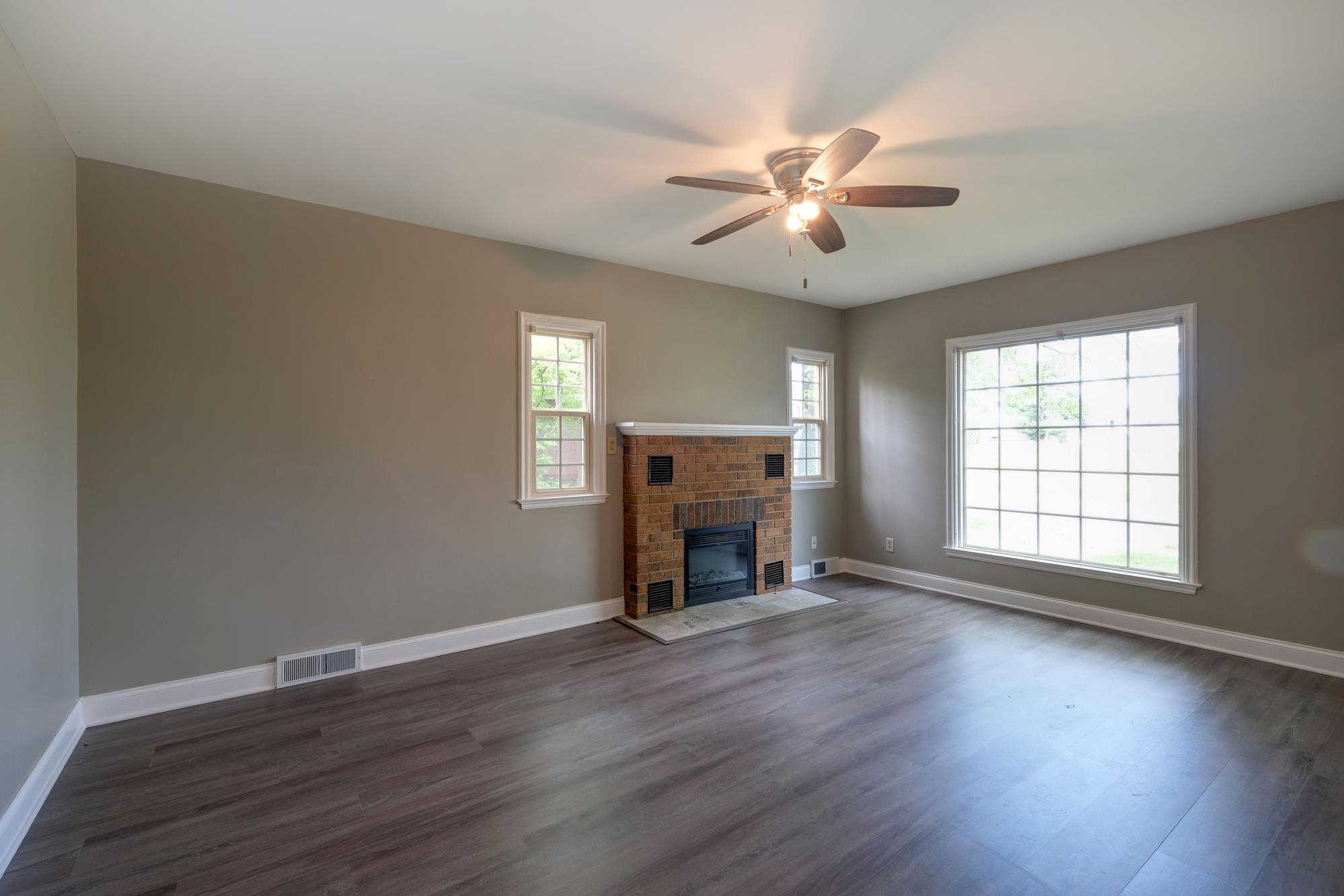 613 FLORAL AVENUE, Wausau, Wisconsin 54403, 5 Bedrooms Bedrooms, ,2 BathroomsBathrooms,Residential,For Sale,613 FLORAL AVENUE,22602313