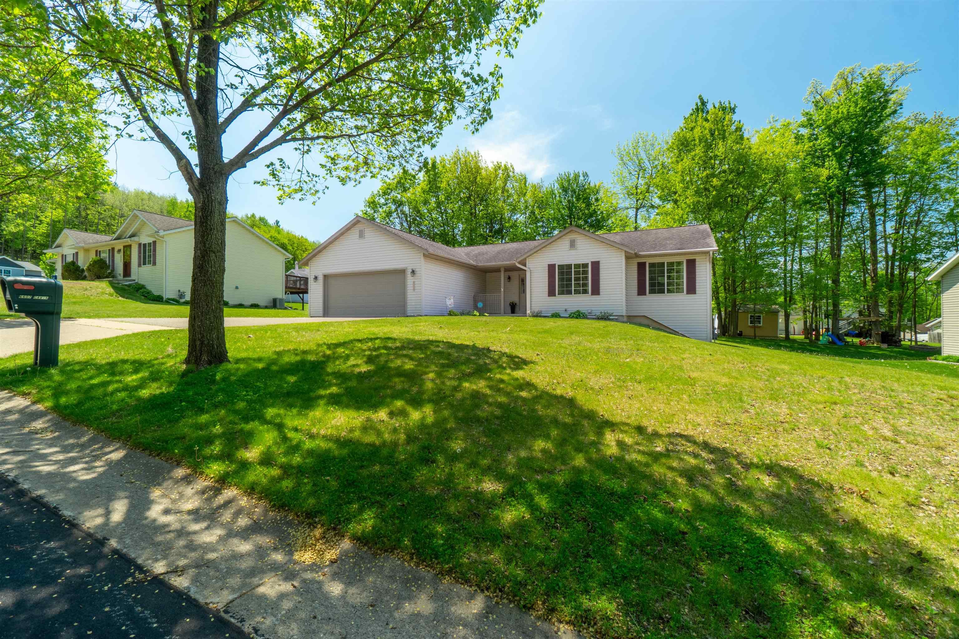 6607 CAVIN DRIVE, Wausau, Wisconsin 54401, 4 Bedrooms Bedrooms, ,3 BathroomsBathrooms,Residential,For Sale,6607 CAVIN DRIVE,22602316